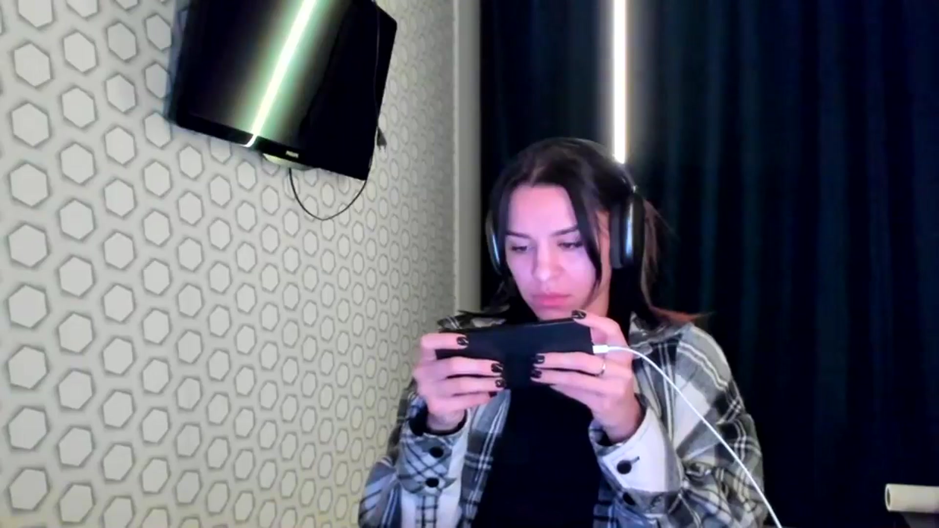 Gallery image thumbnail from swtAlterEgo's myfreecams stream on, 12/22/2024, 02:43 image 14 of 20