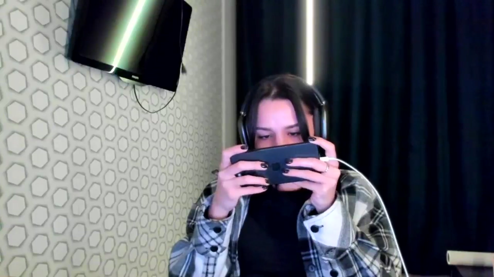 Gallery image thumbnail from swtAlterEgo's myfreecams stream on, 12/22/2024, 02:43 image 2 of 20