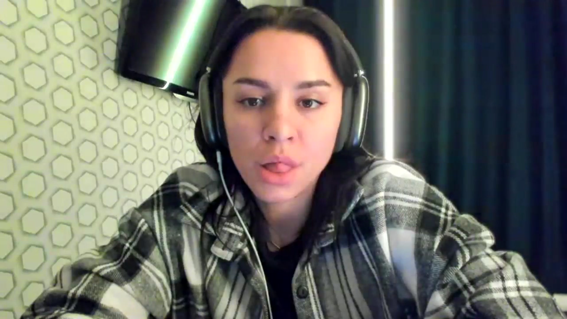 Gallery image thumbnail from swtAlterEgo's myfreecams stream on, 12/22/2024, 02:43 image 10 of 20