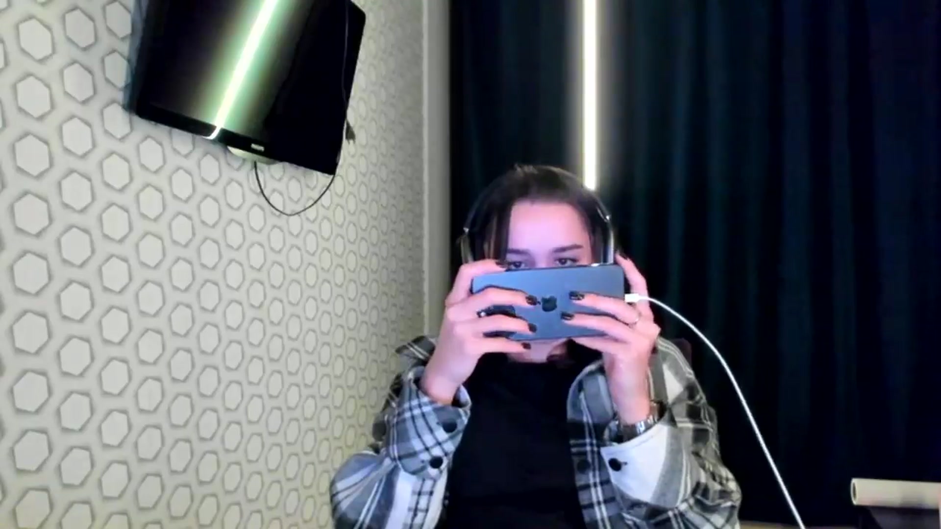 Gallery image thumbnail from swtAlterEgo's myfreecams stream on, 12/22/2024, 02:43 image 8 of 20