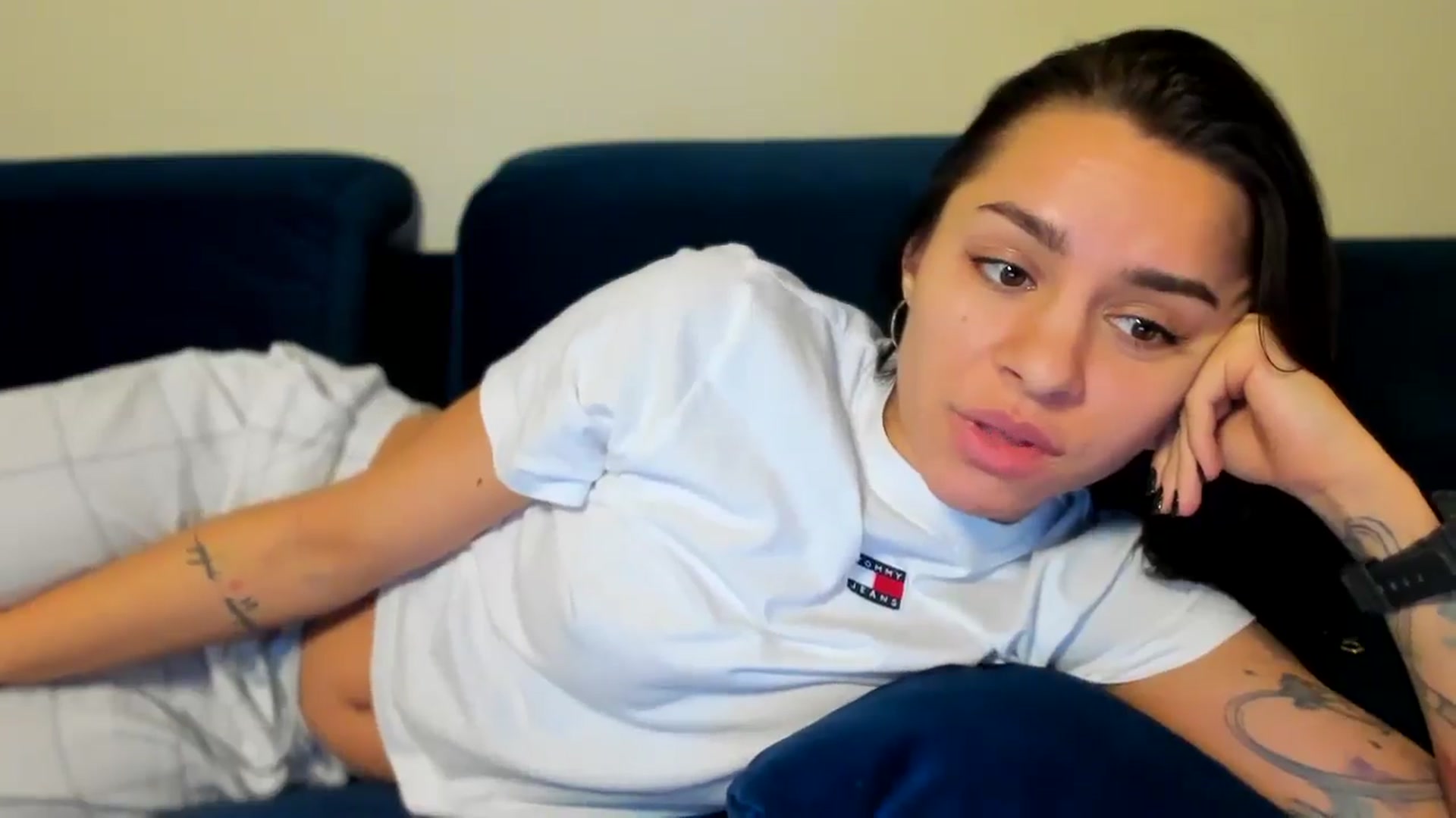 Gallery image thumbnail from swtAlterEgo's myfreecams stream on, 12/26/2024, 20:15 image 17 of 20