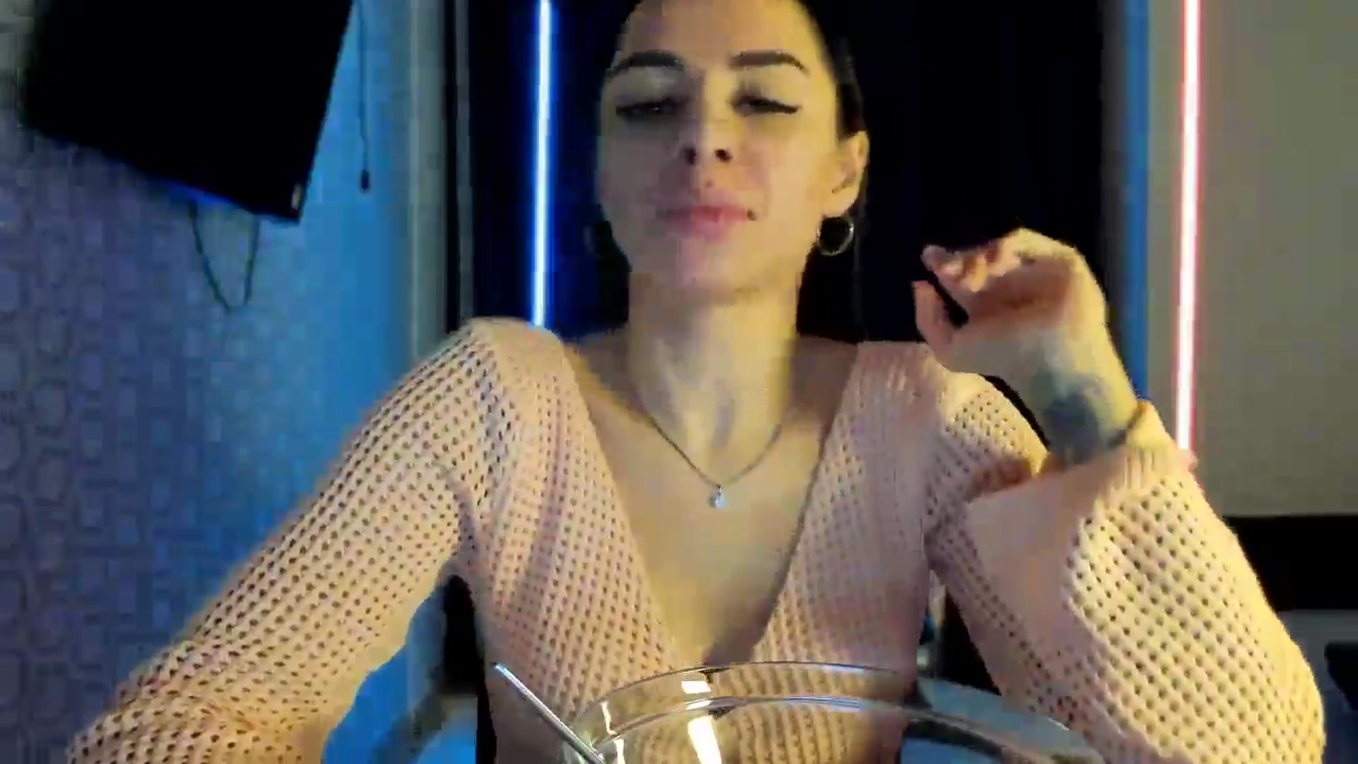 Gallery image thumbnail from swtAlterEgo's myfreecams stream on, 01/28/2025, 01:35 image 15 of 20