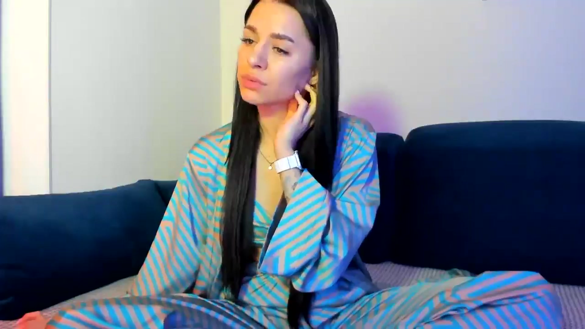Gallery image thumbnail from swtAlterEgo's myfreecams stream on, 04/13/2025, 24:06 image 17 of 20
