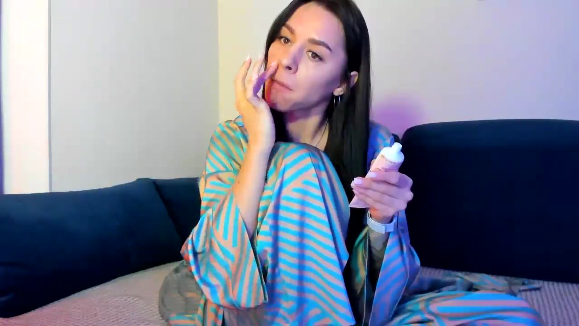 Gallery image thumbnail from swtAlterEgo's myfreecams stream on, 04/13/2025, 24:06 image 14 of 20