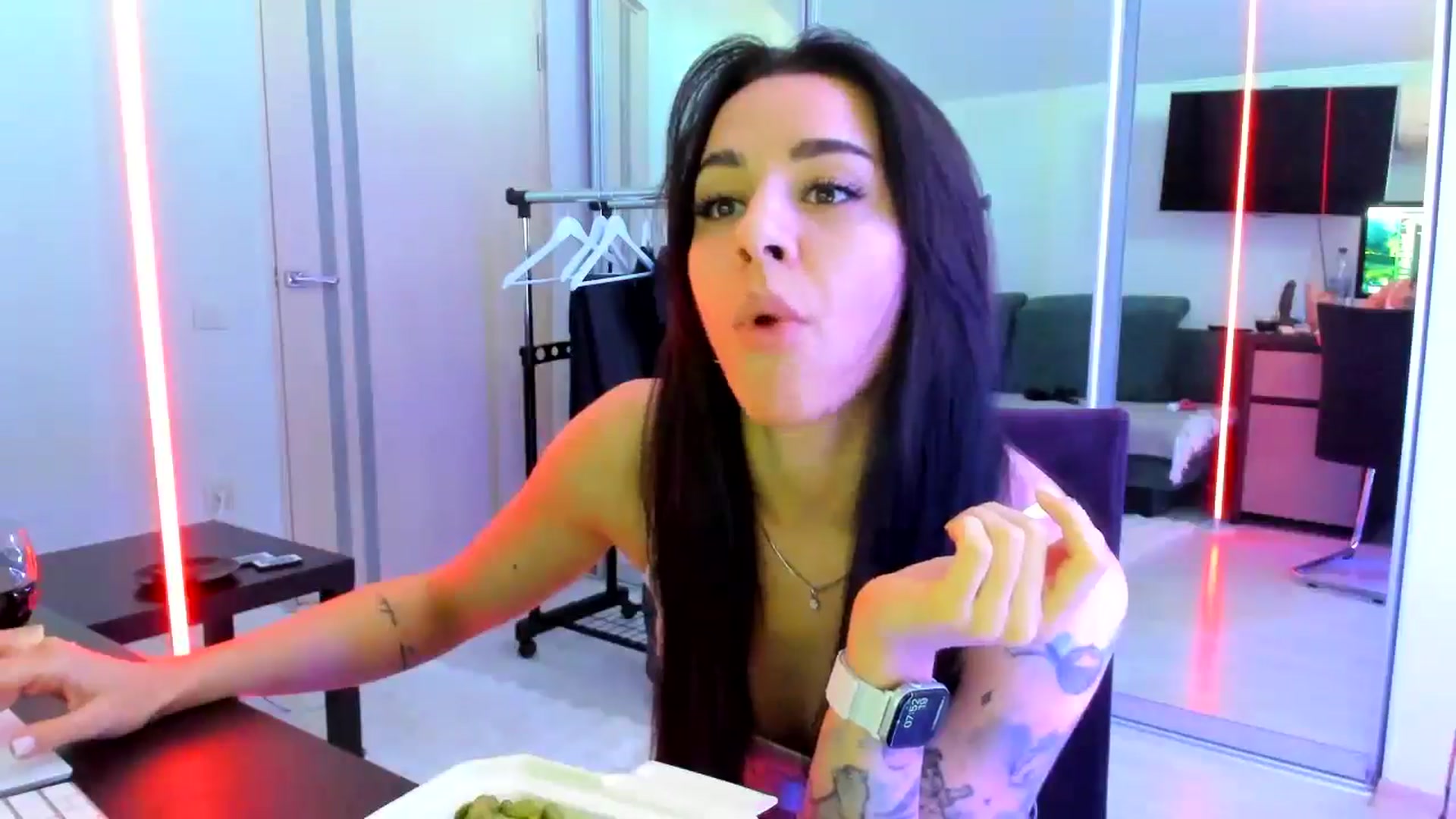 Gallery image thumbnail from swtAlterEgo's myfreecams stream on, 04/19/2025, 05:10 image 10 of 20