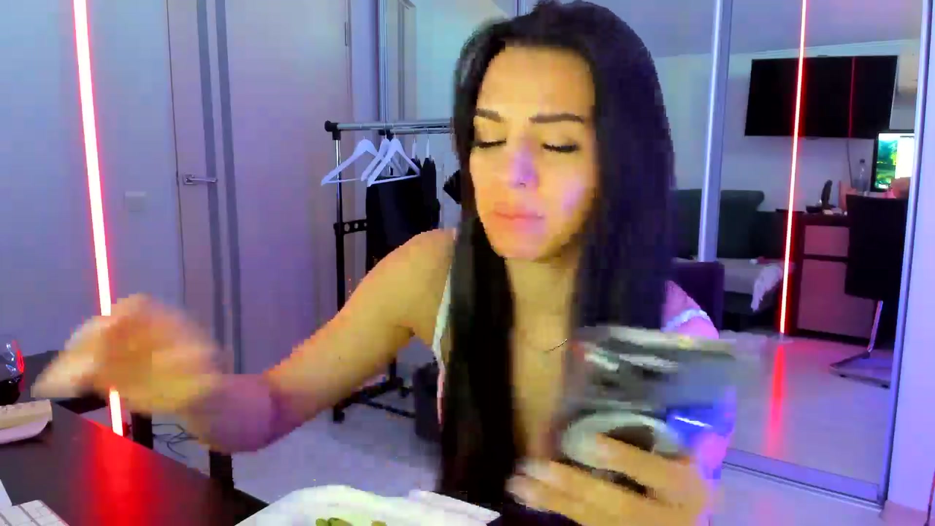 Gallery image thumbnail from swtAlterEgo's myfreecams stream on, 04/19/2025, 05:10 image 16 of 20