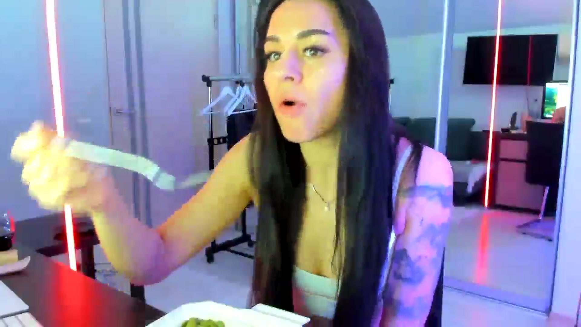 Gallery image thumbnail from swtAlterEgo's myfreecams stream on, 04/19/2025, 05:10 image 9 of 20