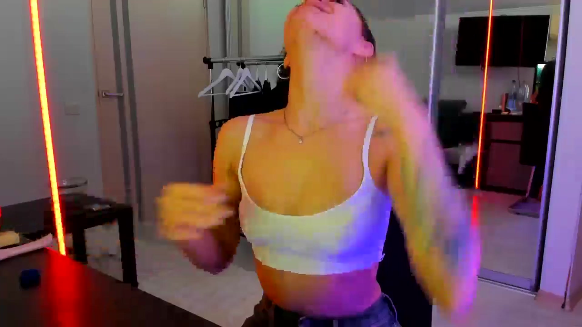 Gallery image thumbnail from swtAlterEgo's myfreecams stream on, 04/19/2025, 07:18 image 16 of 20