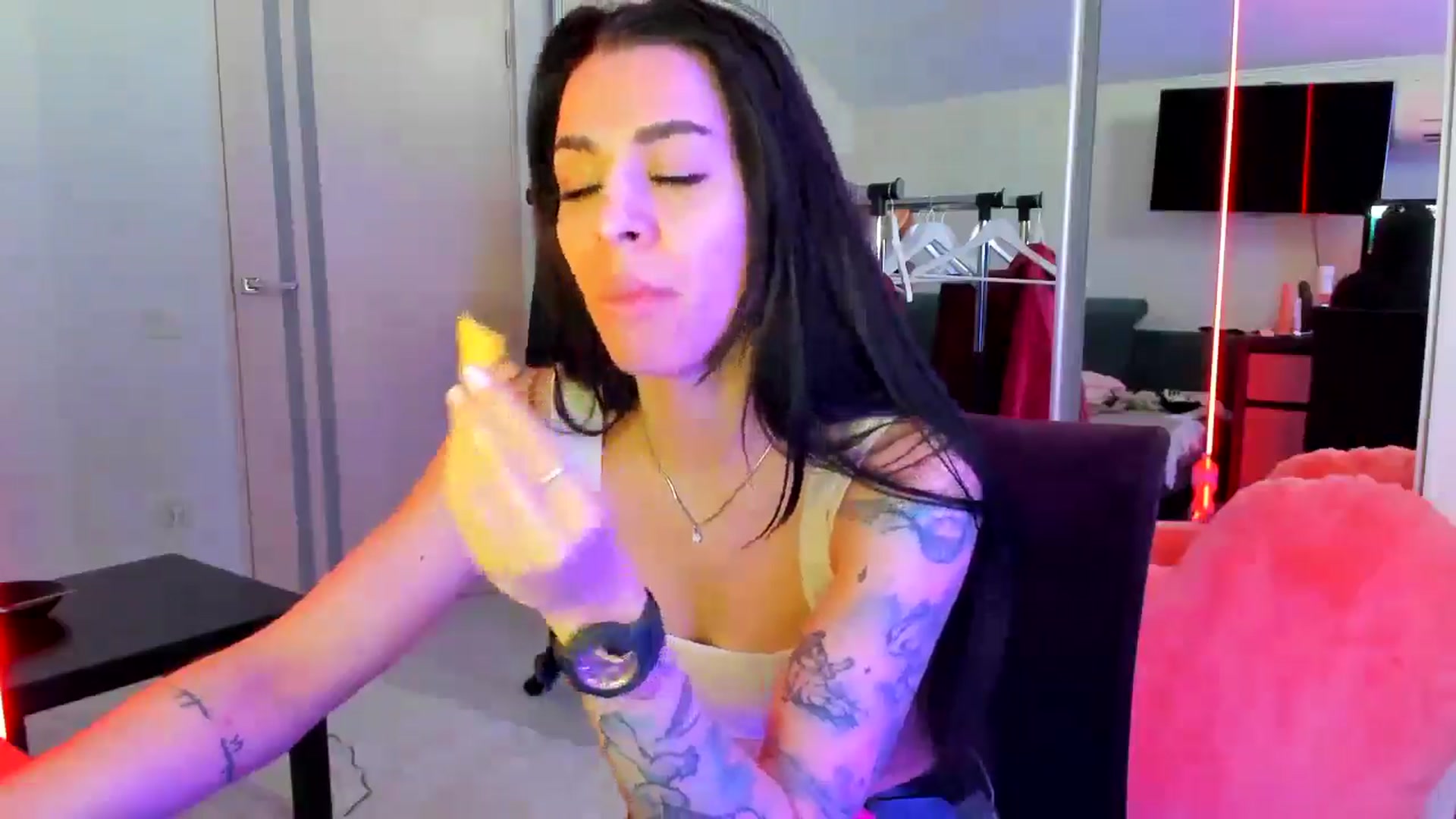 Gallery image thumbnail from swtAlterEgo's myfreecams stream on, 04/24/2025, 05:21 image 14 of 20