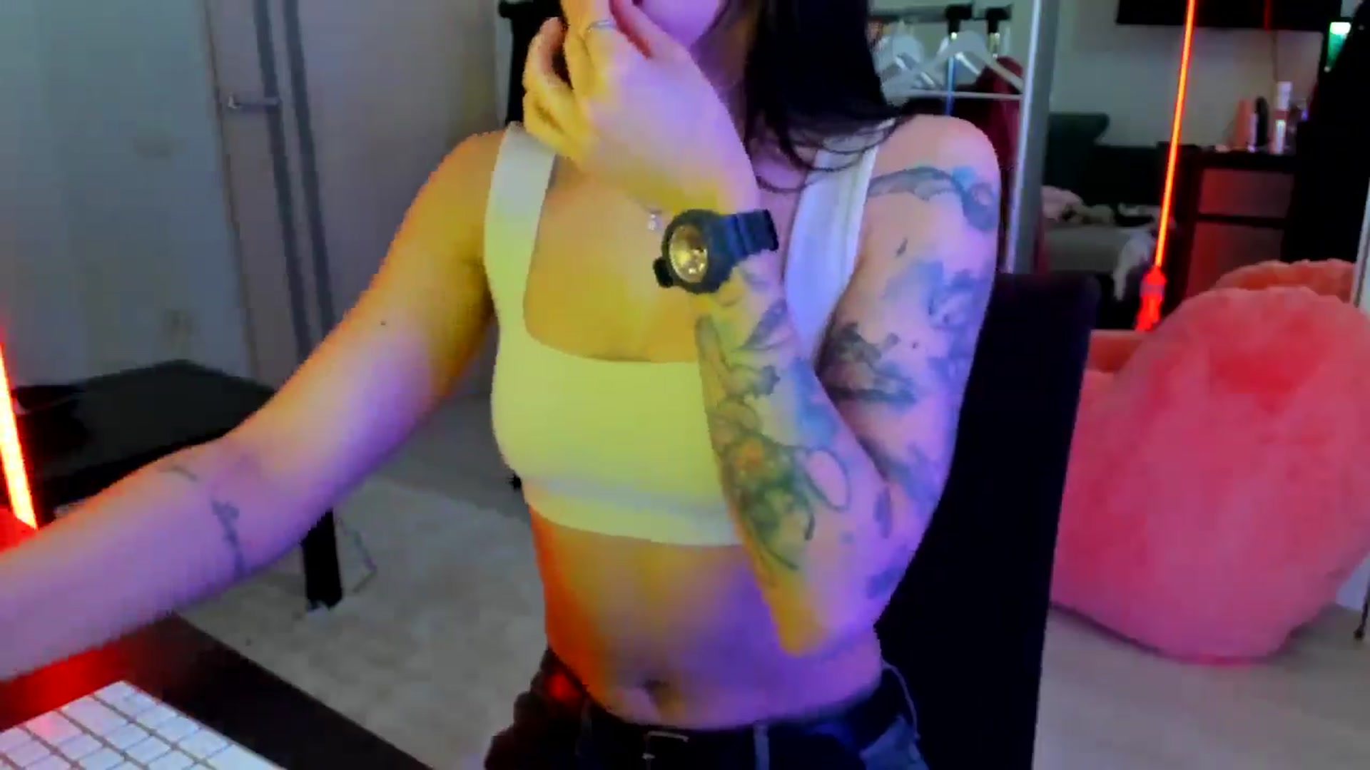 Gallery image thumbnail from swtAlterEgo's myfreecams stream on, 04/24/2025, 05:21 image 4 of 20