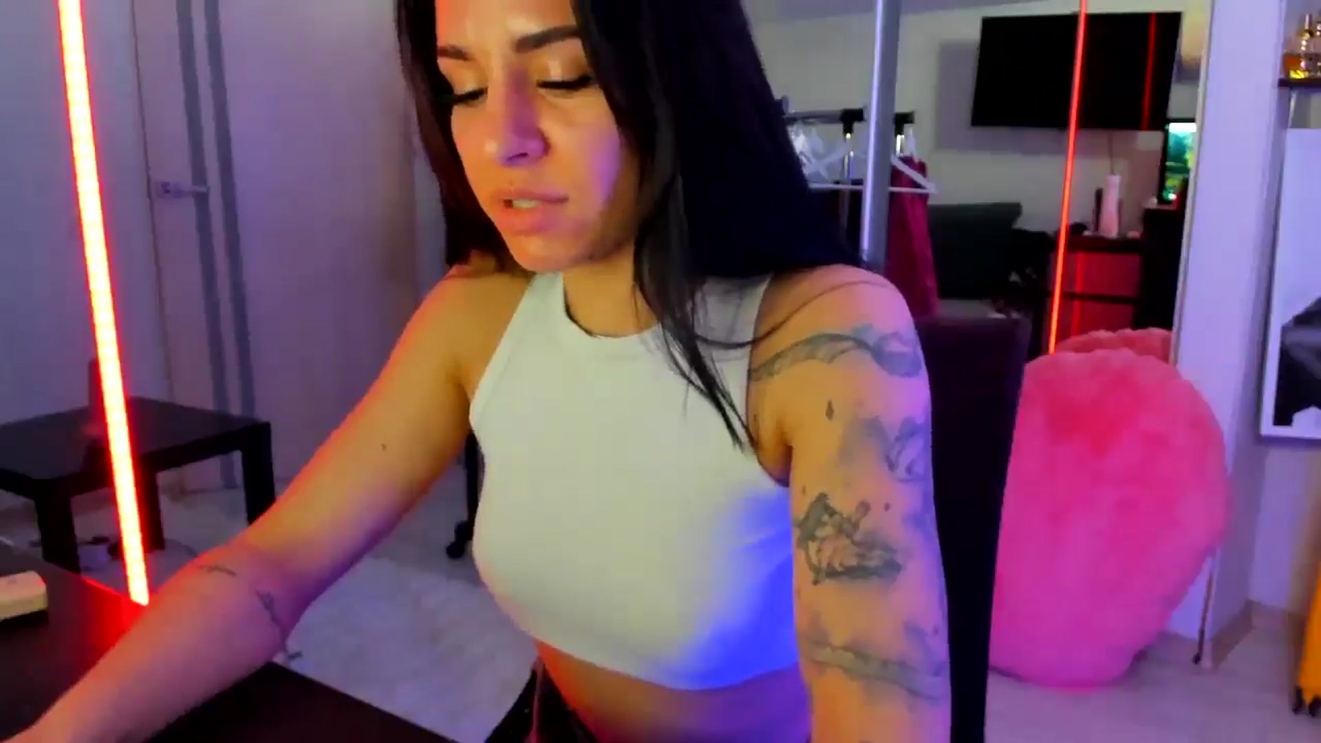 Gallery image thumbnail from swtAlterEgo's myfreecams stream on, 04/25/2025, 15:45 image 8 of 20
