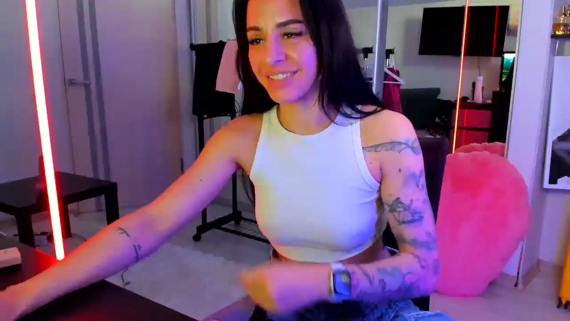 Gallery image thumbnail from swtAlterEgo's myfreecams stream on, 04/25/2025, 15:45 image 6 of 20