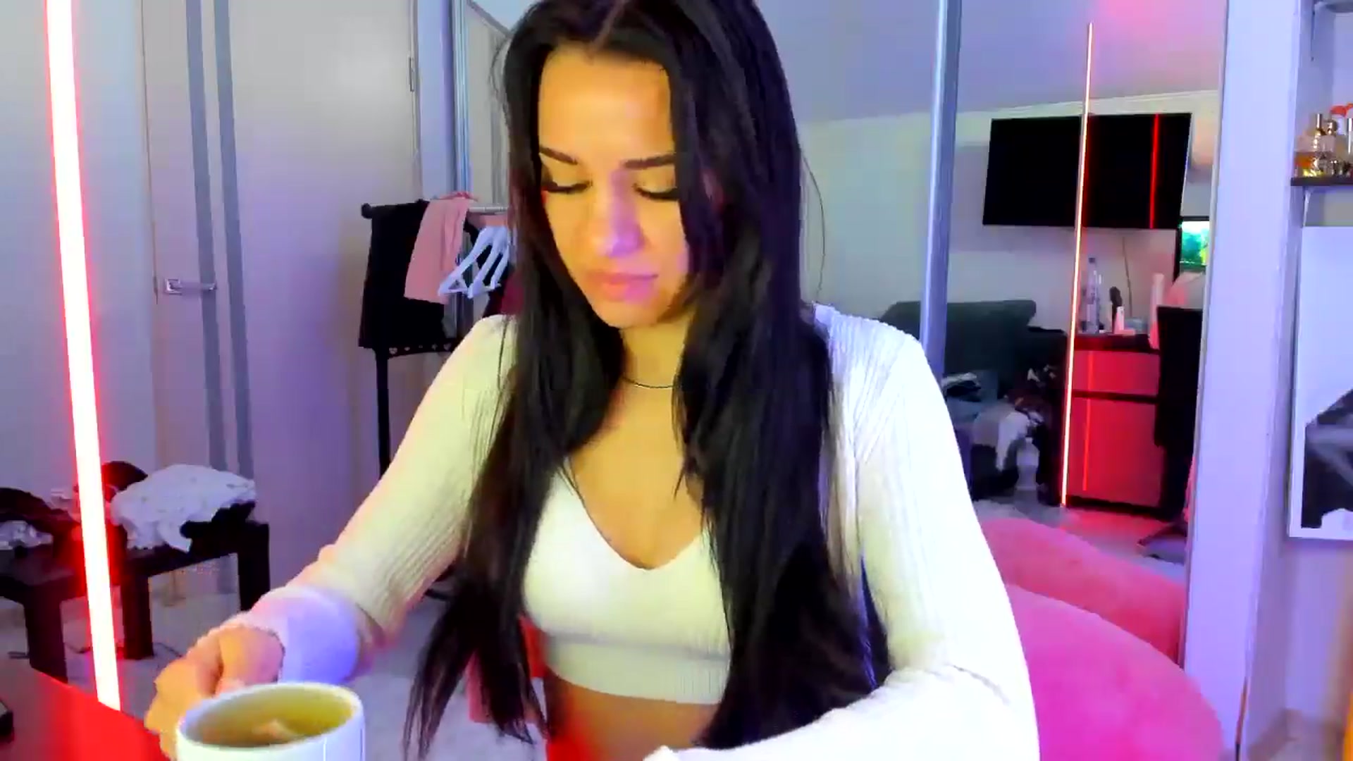 Gallery image thumbnail from swtAlterEgo's myfreecams stream on, 04/26/2025, 08:19 image 7 of 20