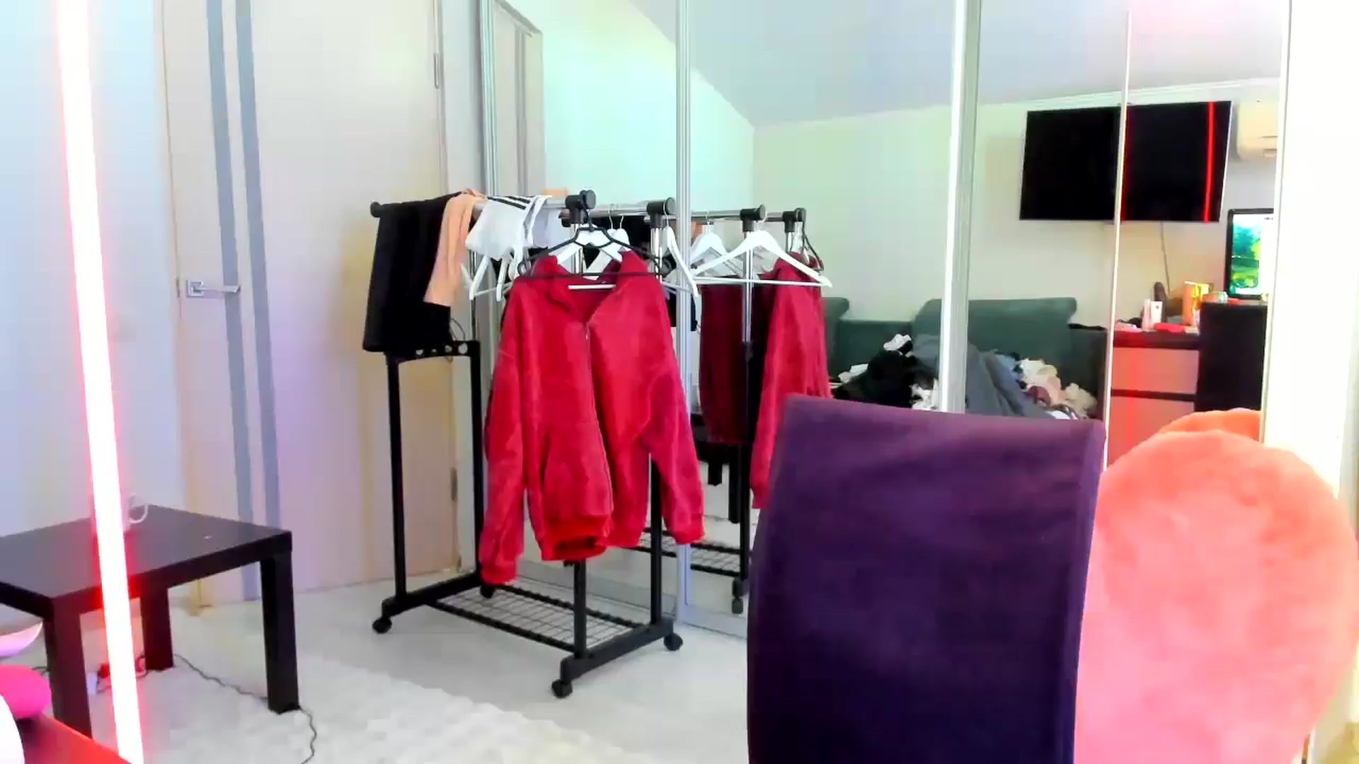 Gallery image thumbnail from swtAlterEgo's myfreecams stream on, 04/27/2025, 09:12 image 2 of 20
