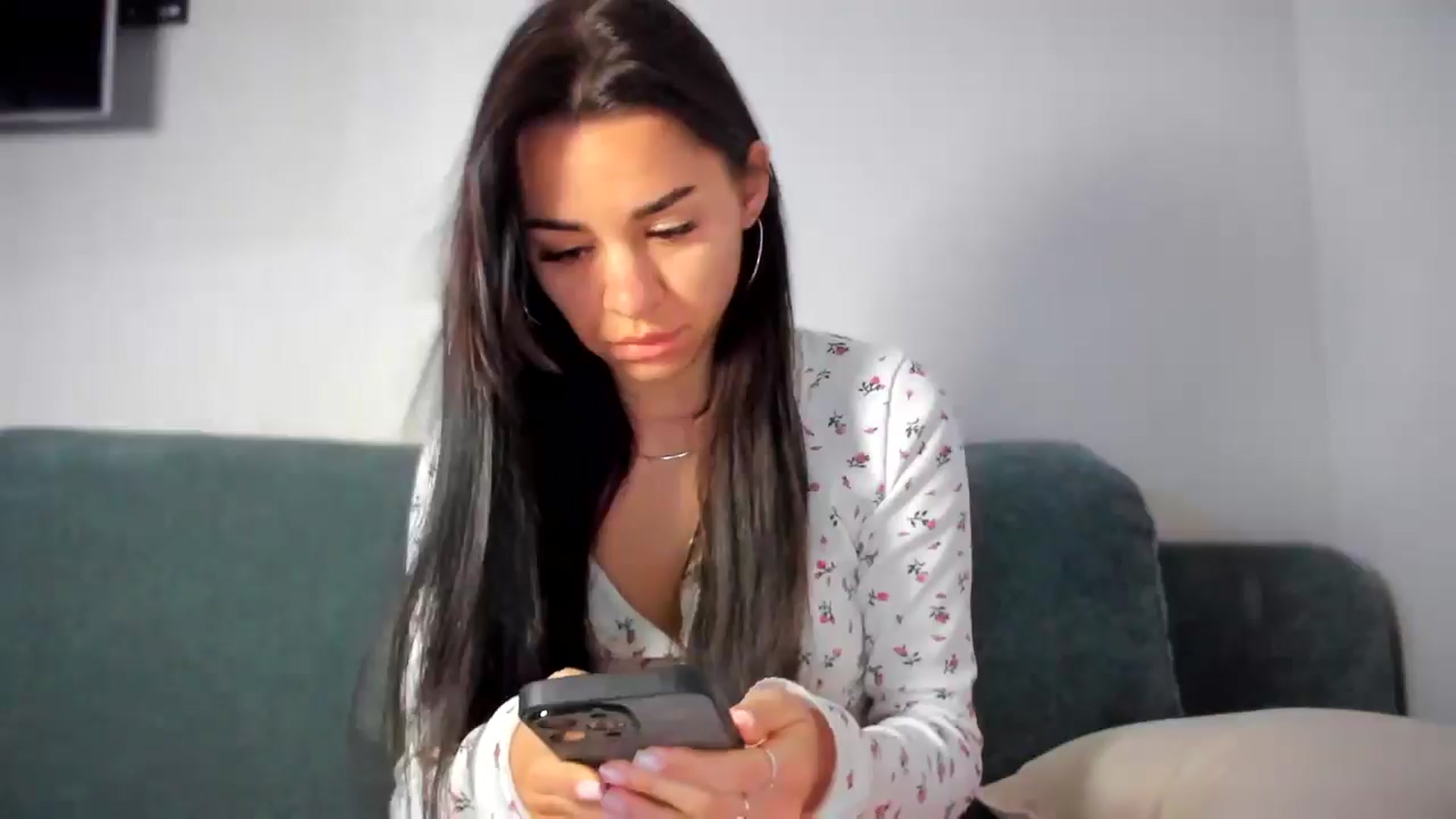 Gallery image thumbnail from swtAlterEgo's myfreecams stream on, 05/02/2025, 08:49 image 2 of 20