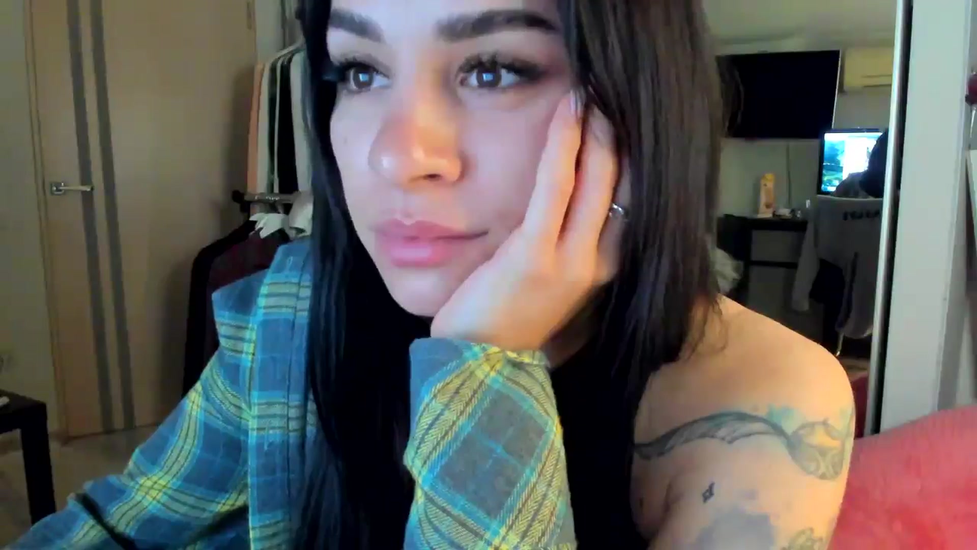 Gallery image thumbnail from swtAlterEgo's myfreecams stream on, 05/04/2025, 23:20 image 18 of 20