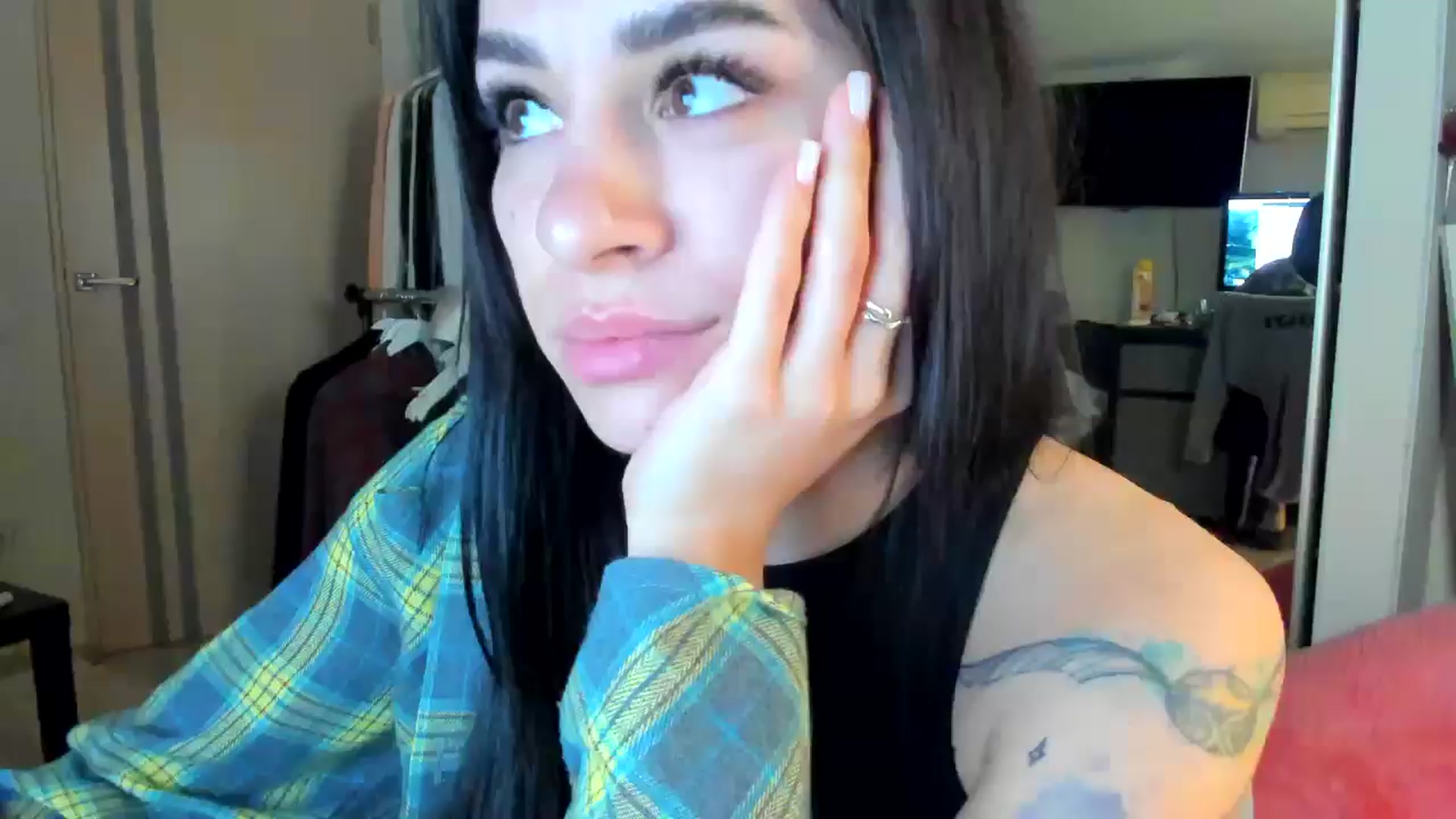 Gallery image thumbnail from swtAlterEgo's myfreecams stream on, 05/04/2025, 23:20 image 15 of 20