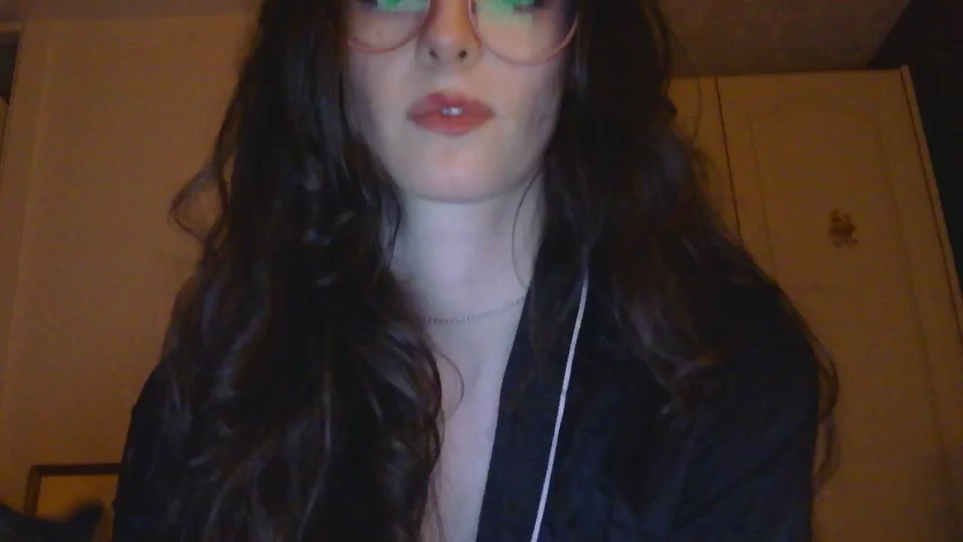 Gallery image thumbnail from sylksiren's myfreecams stream on, 11/13/2024, 24:04 image 14 of 20
