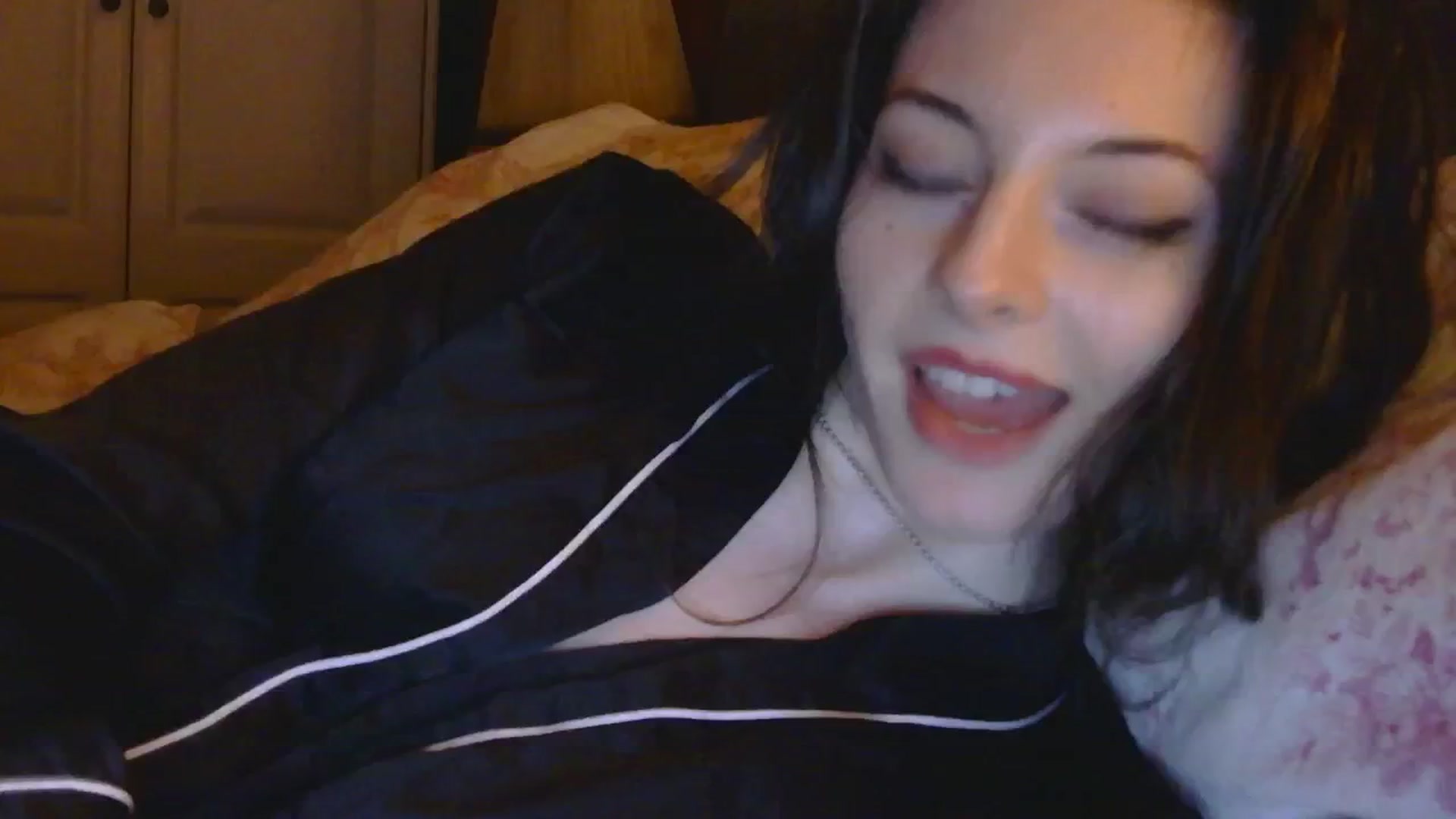Gallery image thumbnail from sylksiren's myfreecams stream on, 11/13/2024, 24:04 image 20 of 20