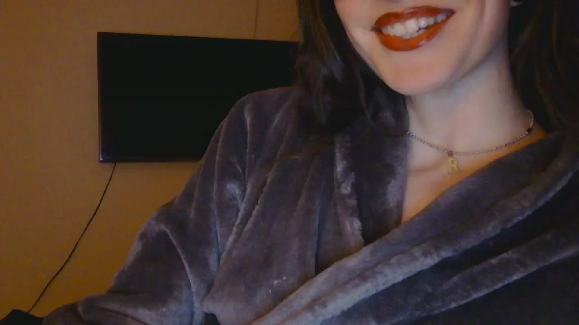 Gallery image thumbnail from sylksiren's myfreecams stream on, 11/14/2024, 19:03 image 2 of 20