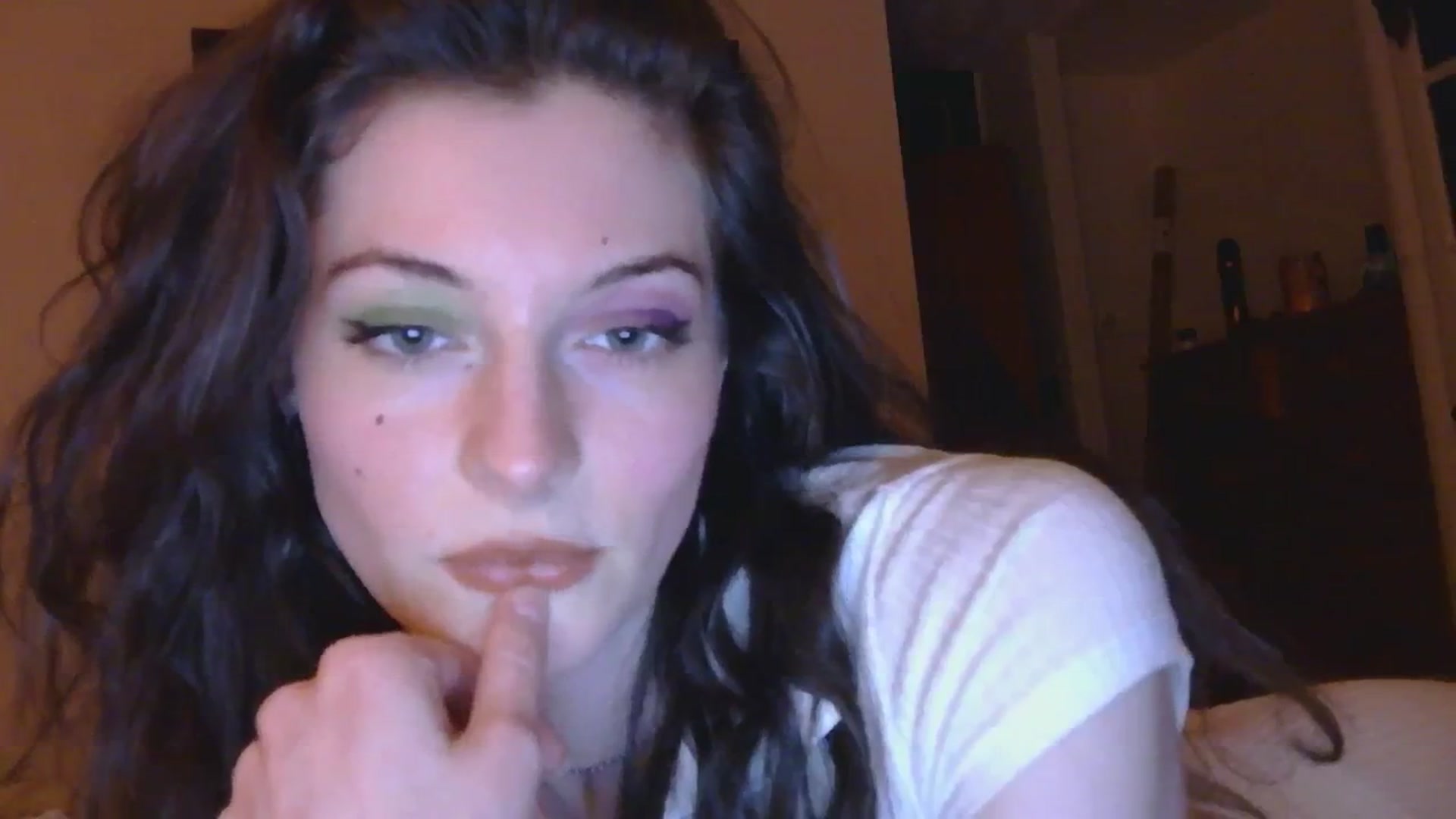 Gallery image thumbnail from sylksiren's myfreecams stream on, 11/19/2024, 23:46 image 4 of 20