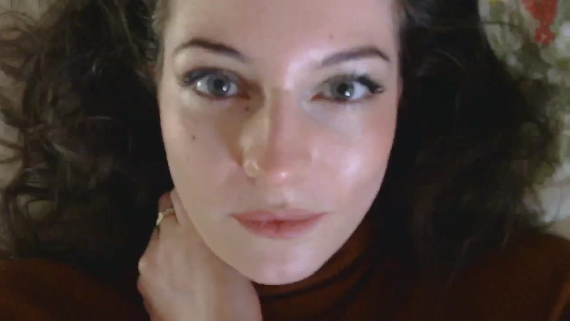Gallery image thumbnail from sylksiren's myfreecams stream on, 11/21/2024, 14:36 image 10 of 20