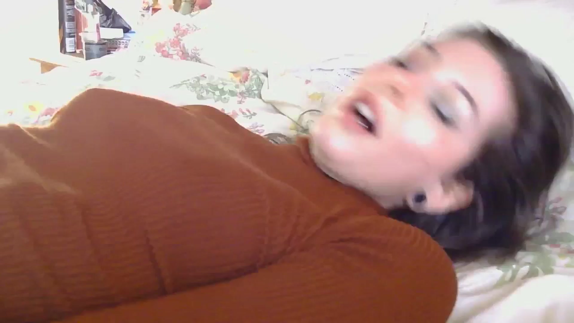 Gallery image thumbnail from sylksiren's myfreecams stream on, 11/21/2024, 14:36 image 18 of 20