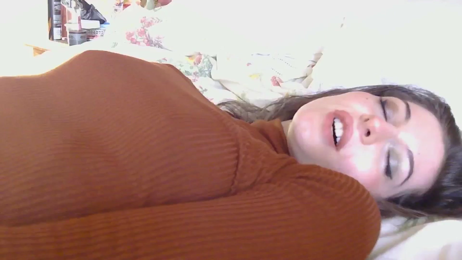 Gallery image thumbnail from sylksiren's myfreecams stream on, 11/21/2024, 14:36 image 17 of 20