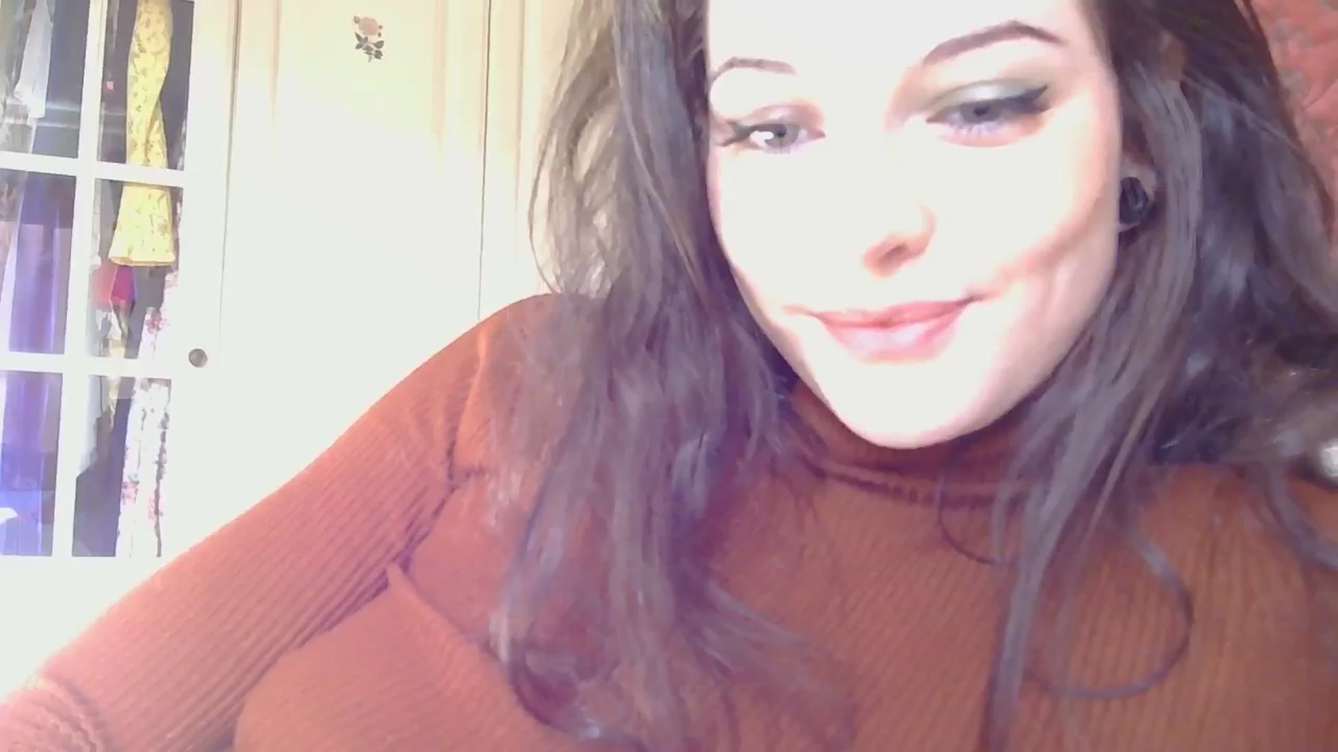 Gallery image thumbnail from sylksiren's myfreecams stream on, 11/21/2024, 14:36 image 12 of 20