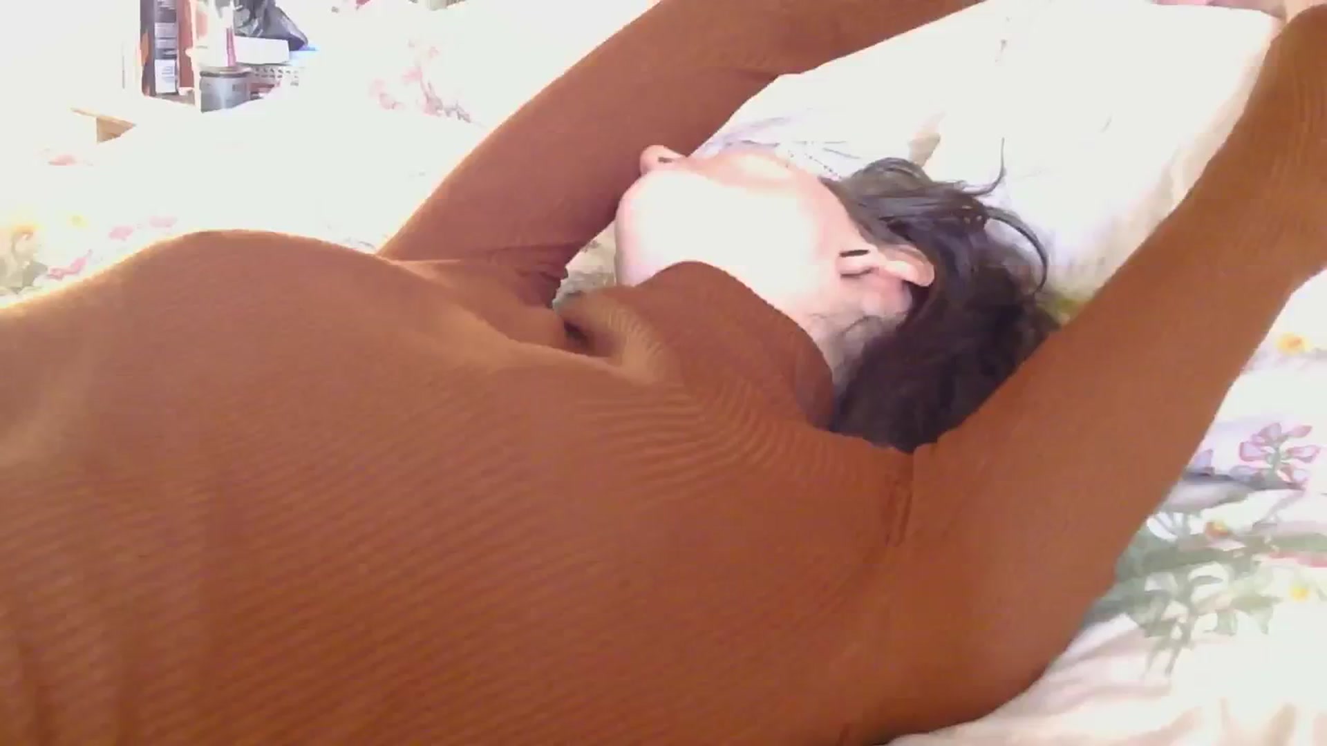 Gallery image thumbnail from sylksiren's myfreecams stream on, 11/21/2024, 14:36 image 16 of 20
