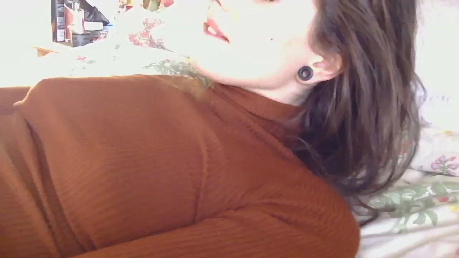 Gallery image thumbnail from sylksiren's myfreecams stream on, 11/21/2024, 14:36 image 20 of 20