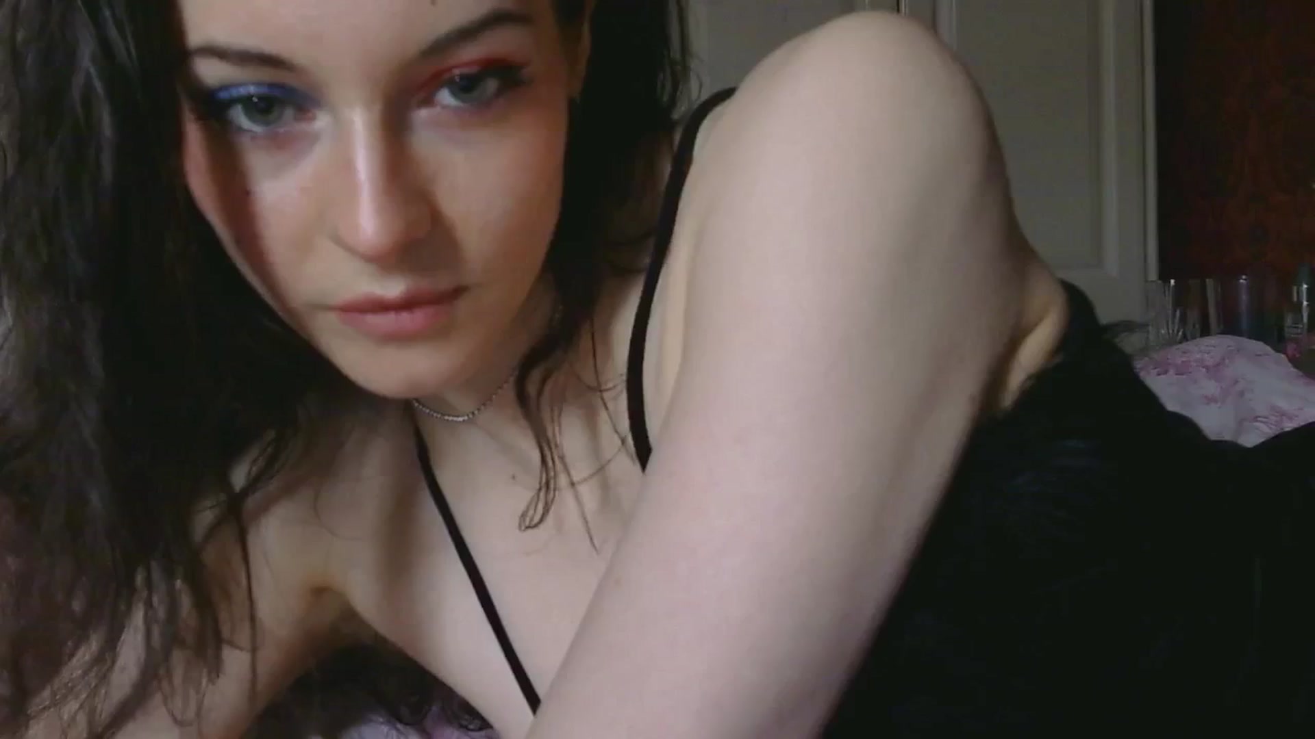 Gallery image thumbnail from sylksiren's myfreecams stream on, 11/28/2024, 13:15 image 19 of 20