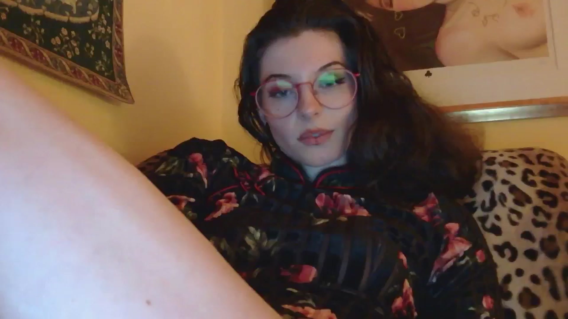 Gallery image thumbnail from sylksiren's myfreecams stream on, 12/04/2024, 24:00 image 6 of 20