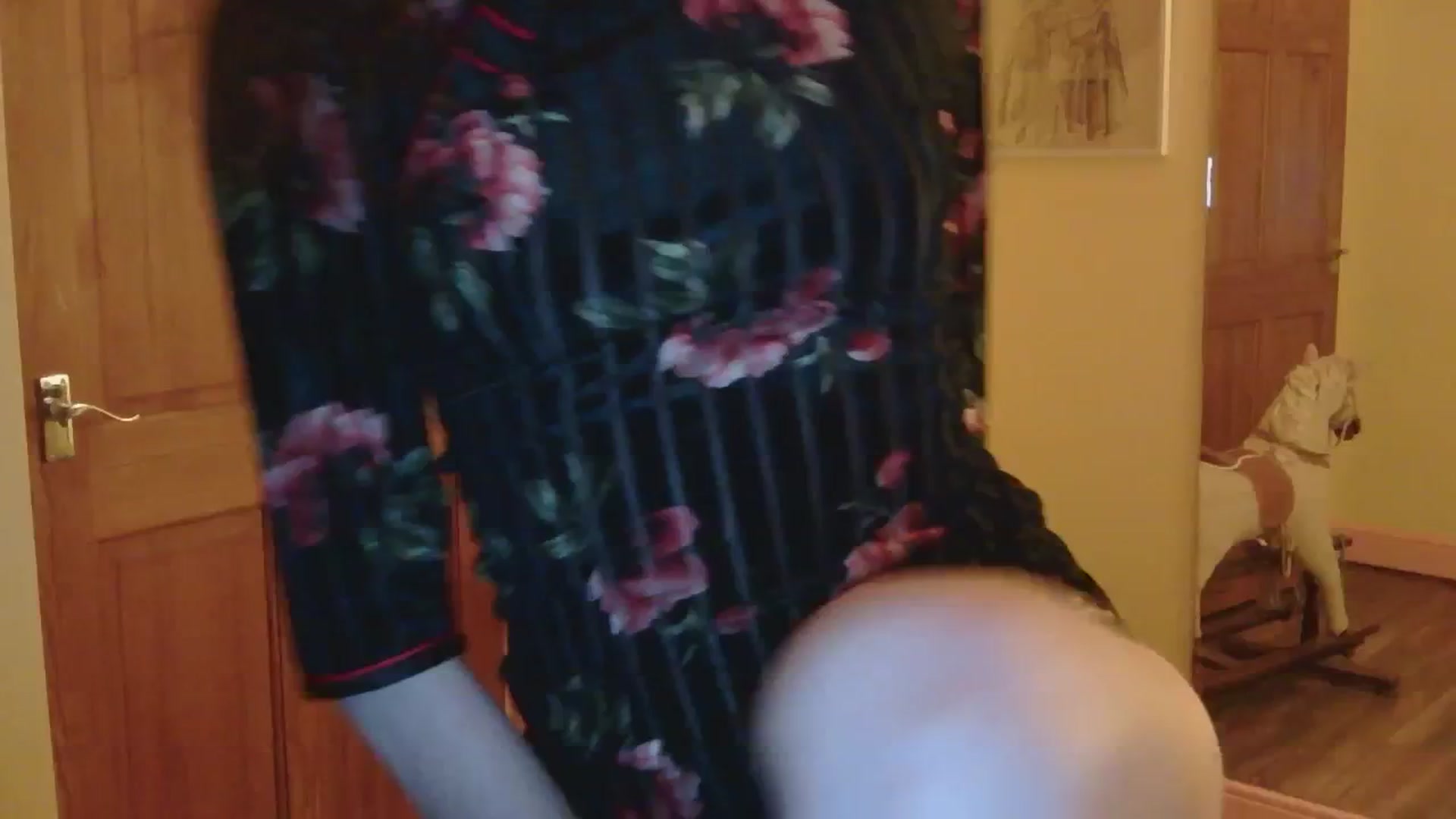 Gallery image thumbnail from sylksiren's myfreecams stream on, 12/04/2024, 24:00 image 2 of 20