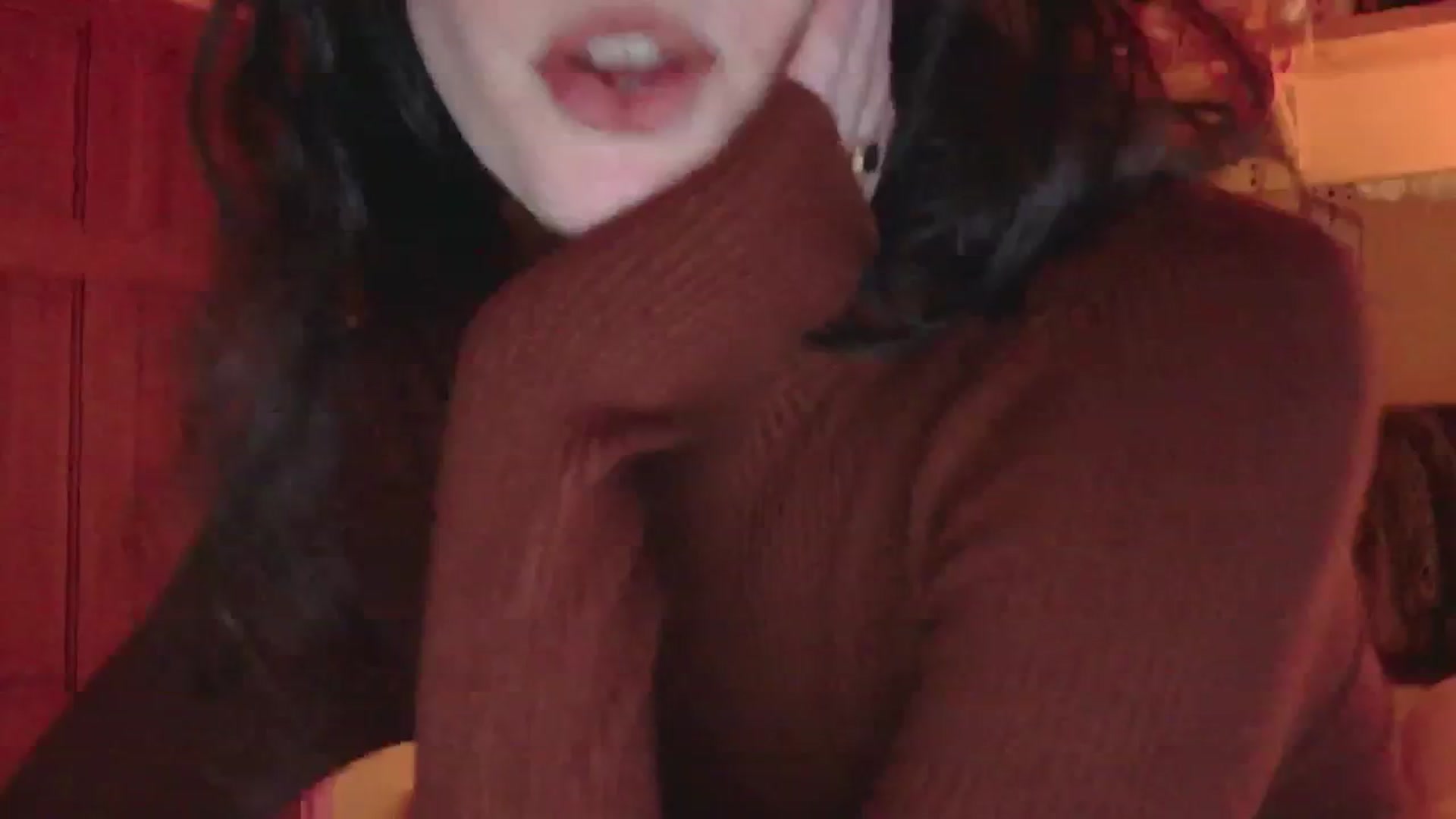 Gallery image thumbnail from sylksiren's myfreecams stream on, 12/04/2024, 16:11 image 6 of 20