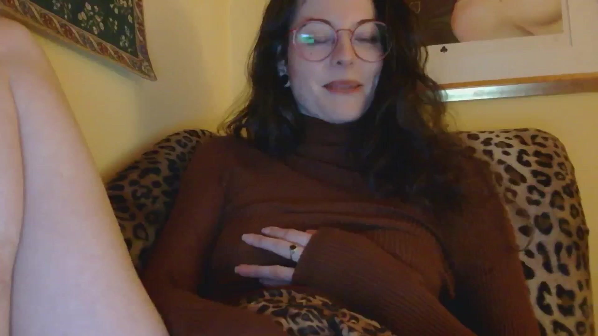 Gallery image thumbnail from sylksiren's myfreecams stream on, 12/04/2024, 18:04 image 18 of 20