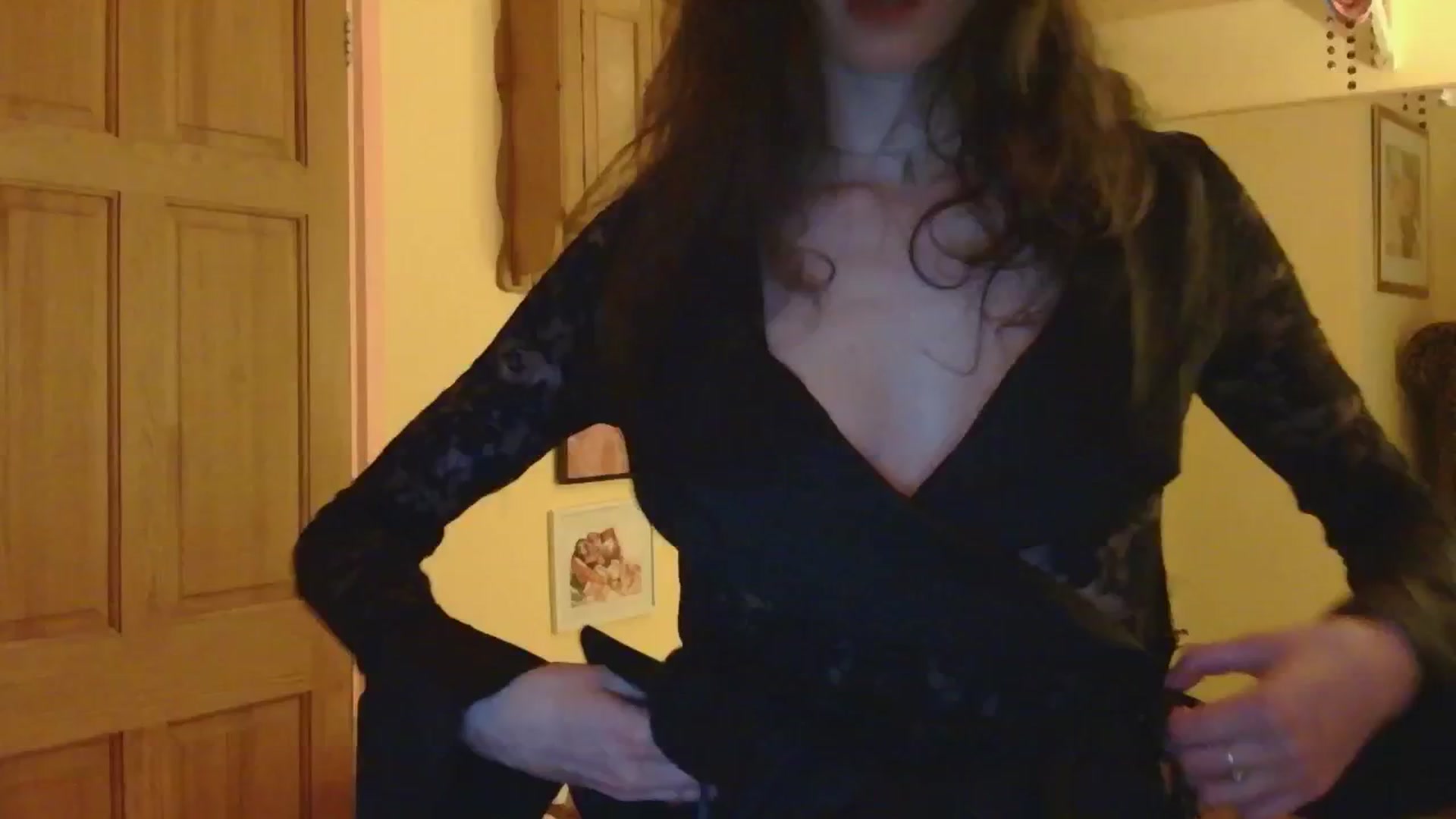 Gallery image thumbnail from sylksiren's myfreecams stream on, 12/06/2024, 23:28 image 2 of 20