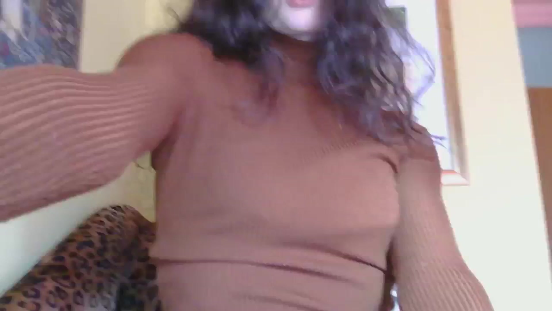 Gallery image thumbnail from sylksiren's myfreecams stream on, 12/11/2024, 12:35 image 4 of 20