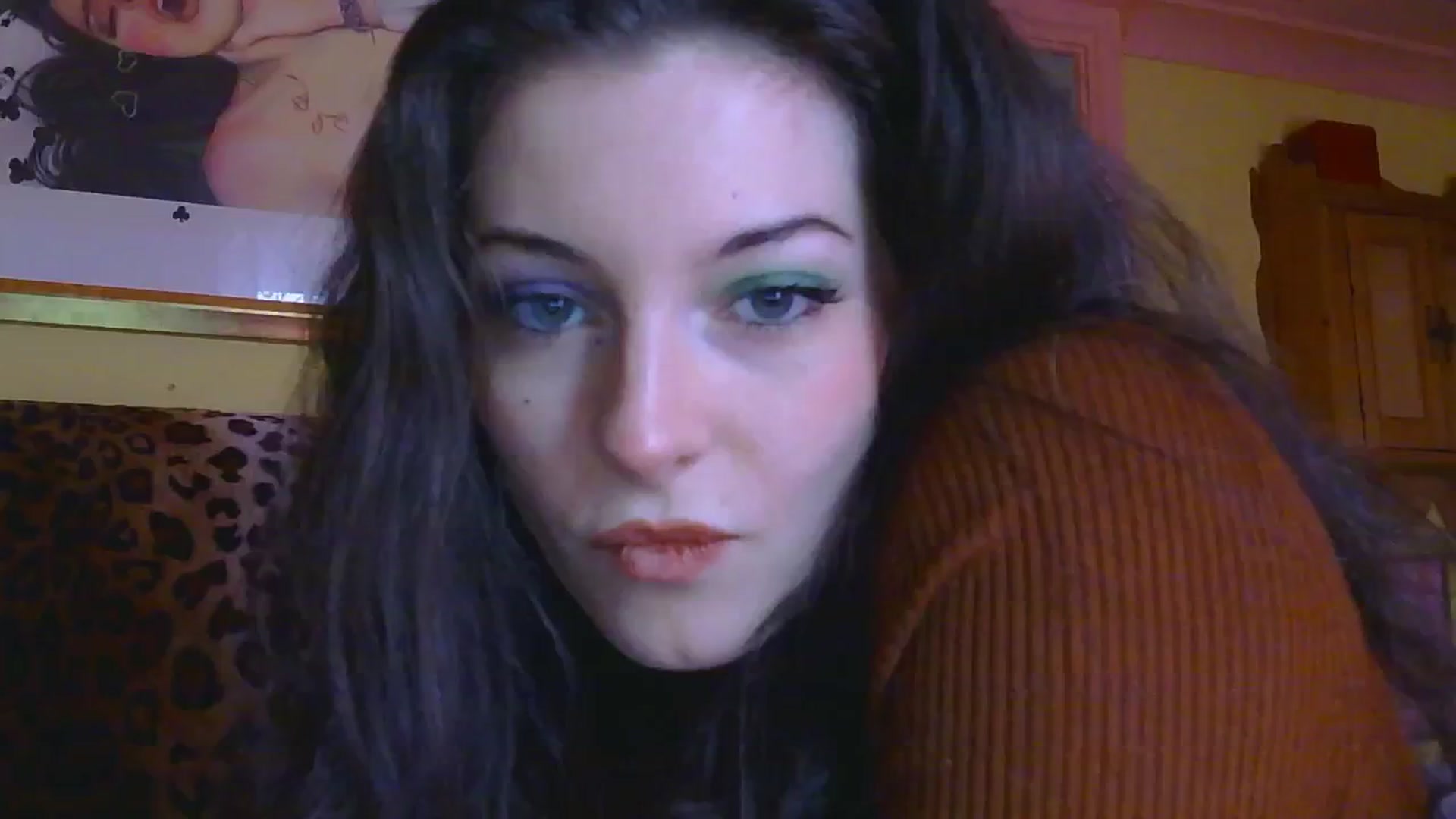 Gallery image thumbnail from sylksiren's myfreecams stream on, 12/11/2024, 12:35 image 12 of 20