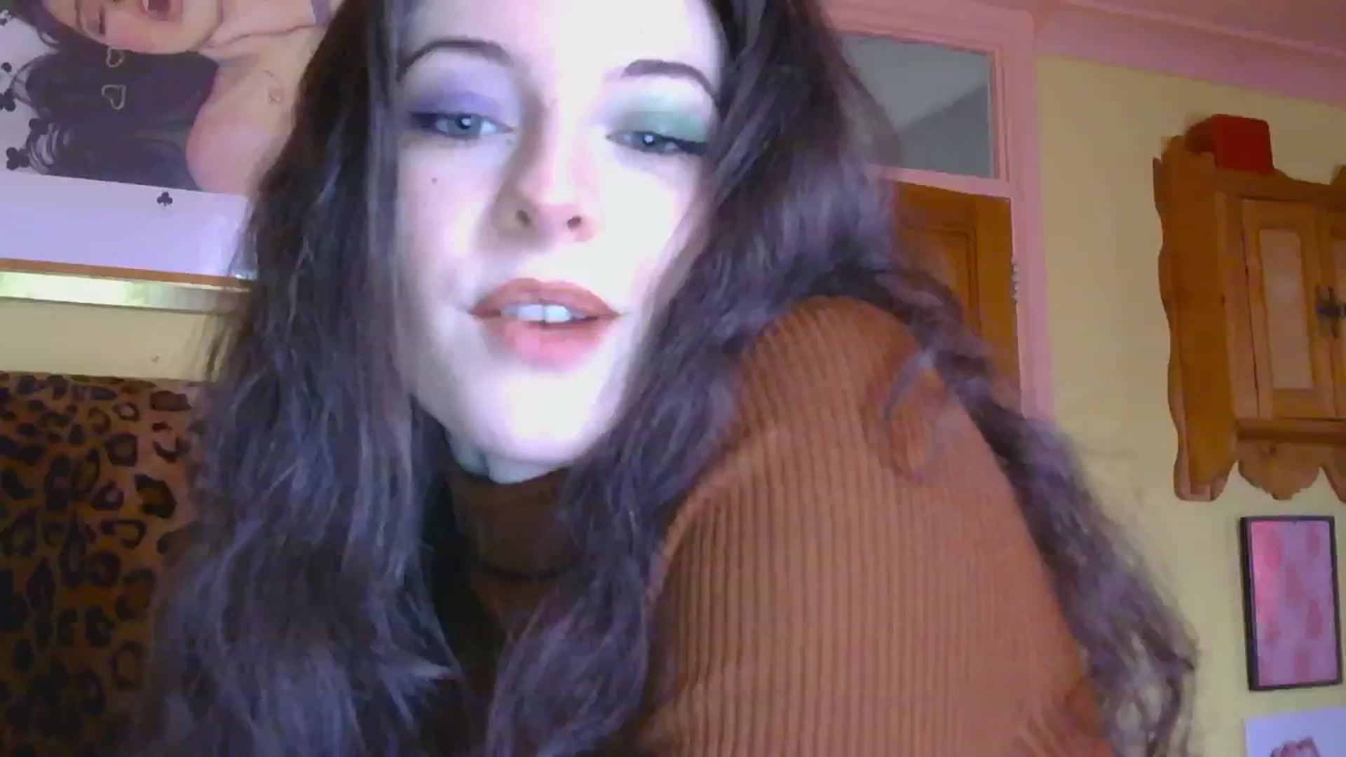 Gallery image thumbnail from sylksiren's myfreecams stream on, 12/11/2024, 12:35 image 13 of 20