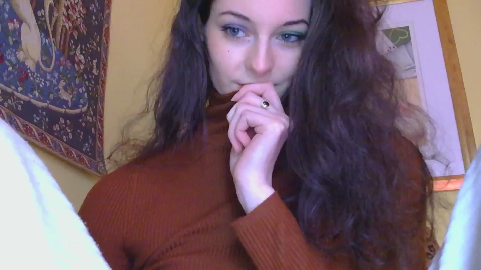 Gallery image thumbnail from sylksiren's myfreecams stream on, 12/11/2024, 13:50 image 15 of 20