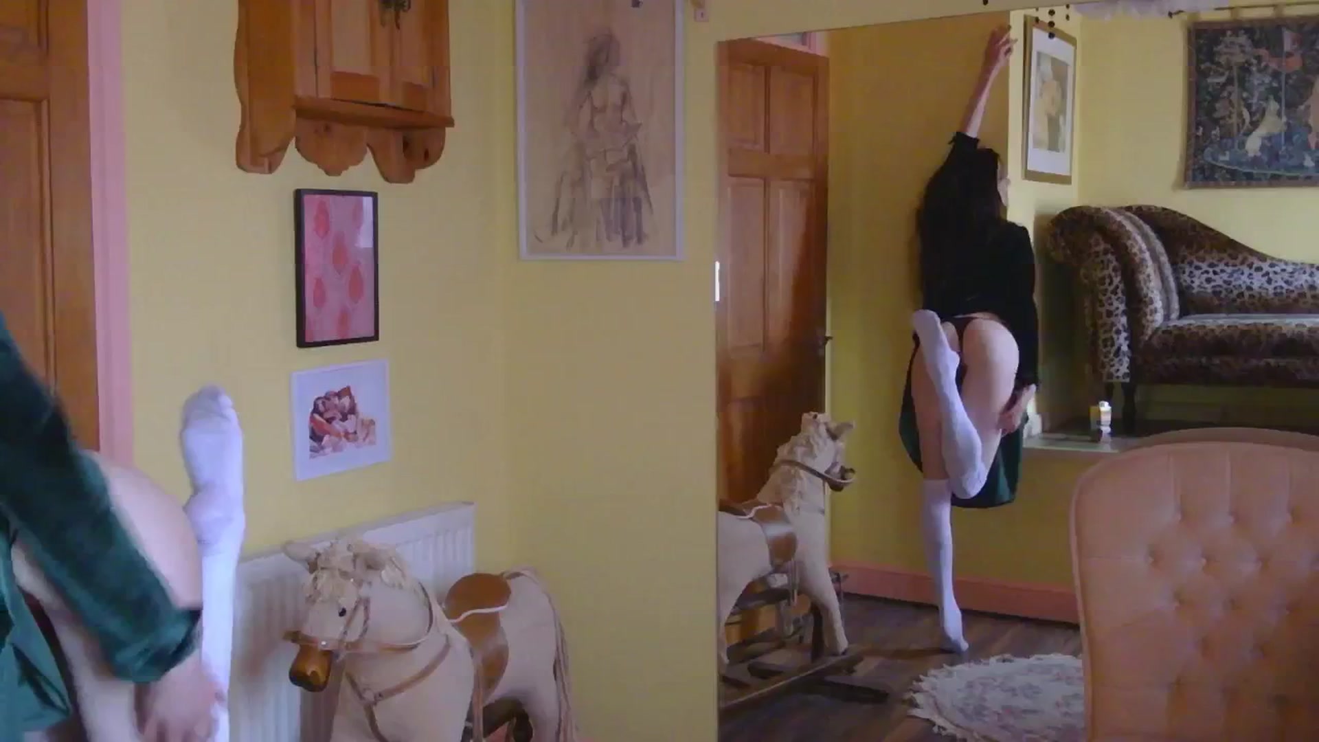 Gallery image thumbnail from sylksiren's myfreecams stream on, 12/13/2024, 13:19 image 17 of 20