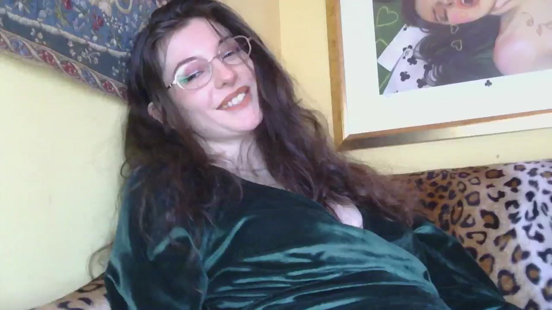 Gallery image thumbnail from sylksiren's myfreecams stream on, 12/13/2024, 13:19 image 13 of 20