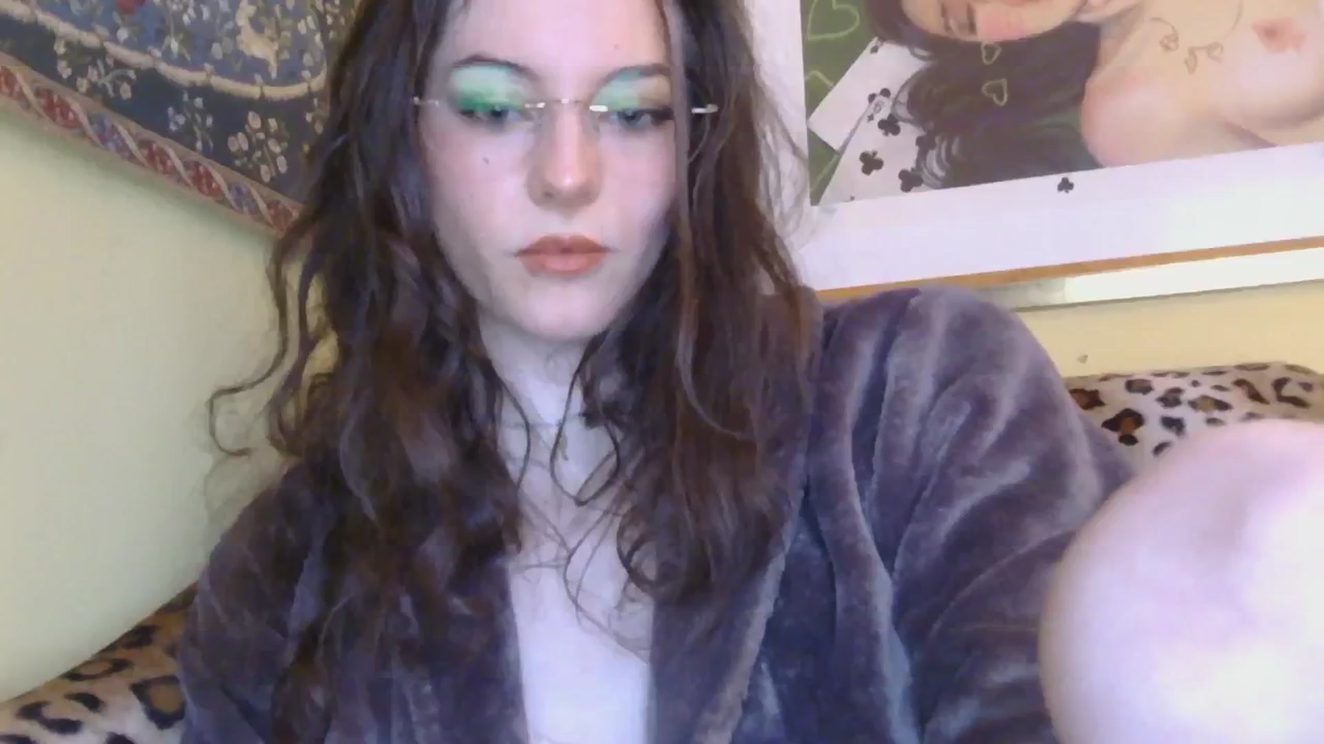 Gallery image thumbnail from sylksiren's myfreecams stream on, 12/17/2024, 15:58 image 9 of 20