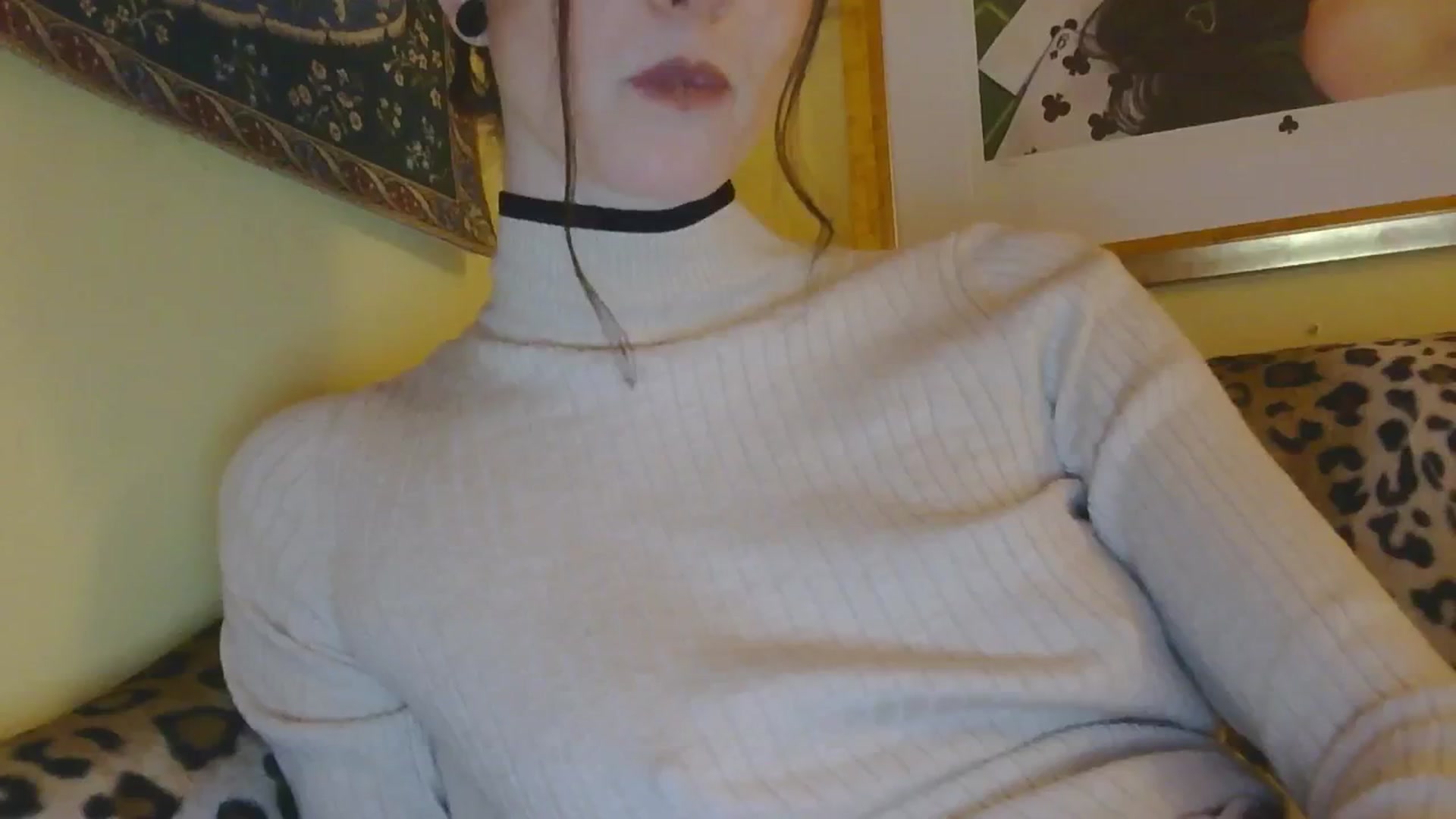 Gallery image thumbnail from sylksiren's myfreecams stream on, 12/18/2024, 16:47 image 11 of 20