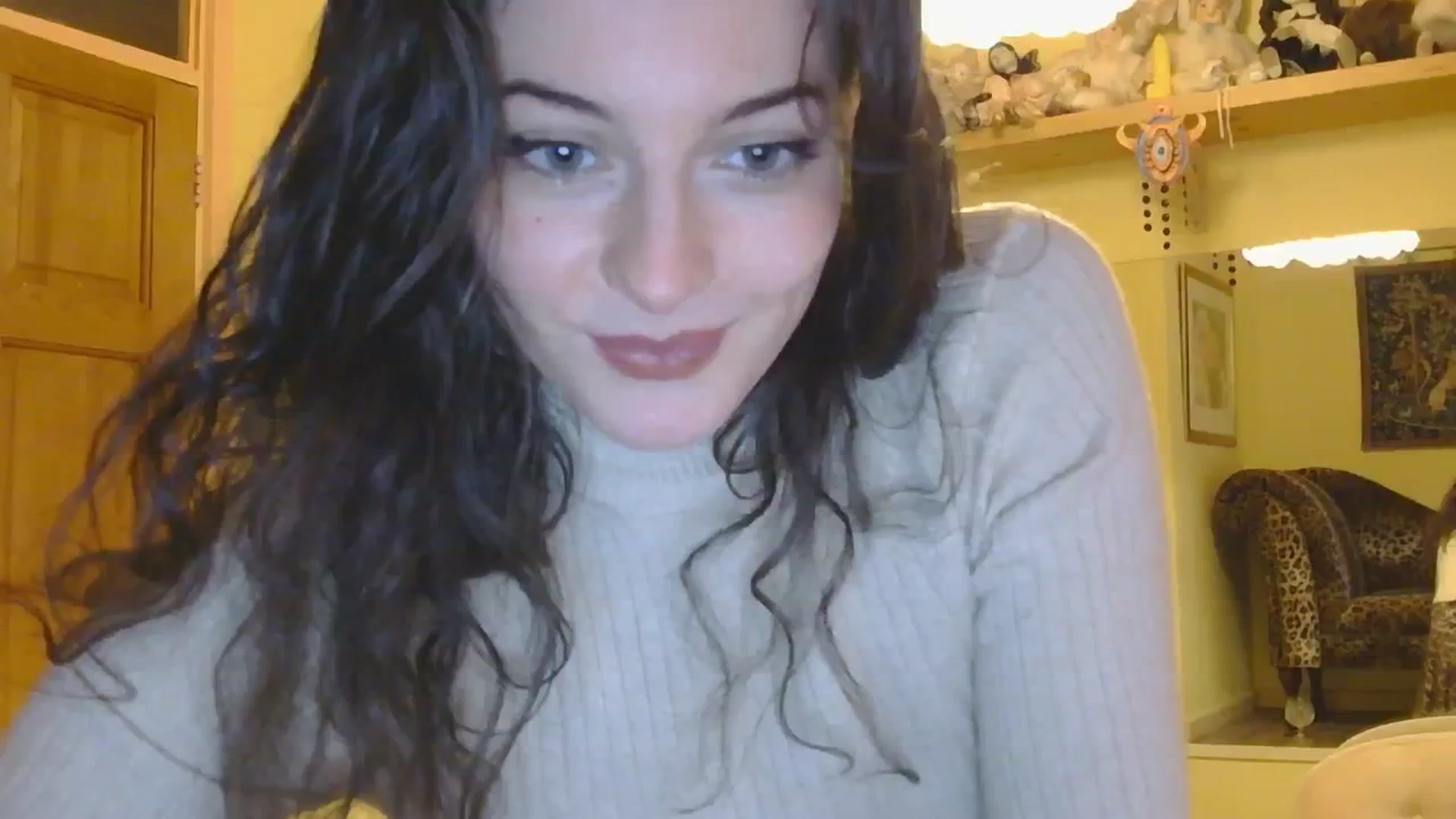 Gallery image thumbnail from sylksiren's myfreecams stream on, 12/18/2024, 16:47 image 16 of 20