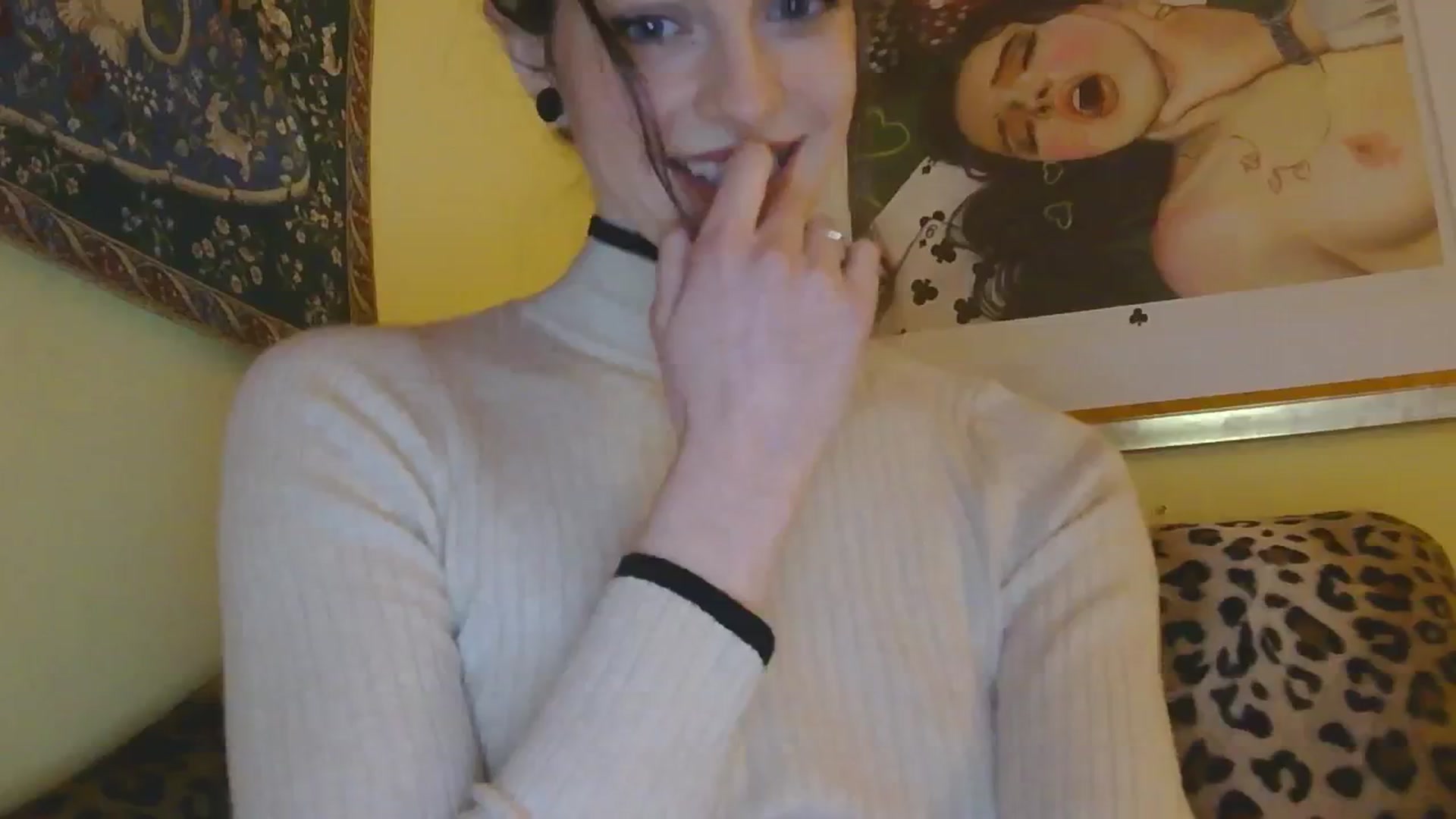 Gallery image thumbnail from sylksiren's myfreecams stream on, 12/18/2024, 16:47 image 10 of 20
