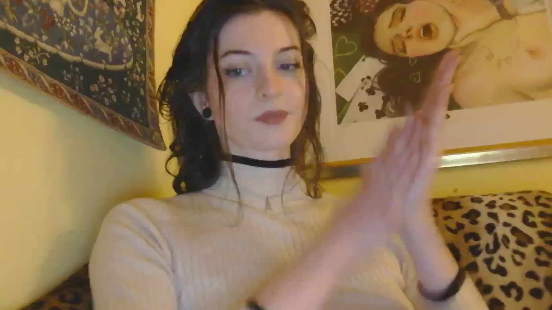 Gallery image thumbnail from sylksiren's myfreecams stream on, 12/18/2024, 16:47 image 19 of 20
