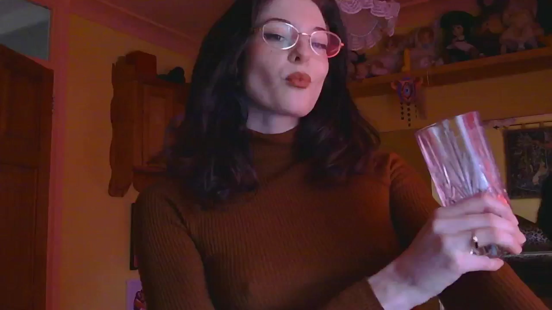 Gallery image thumbnail from sylksiren's myfreecams stream on, 01/17/2025, 12:57 image 6 of 20
