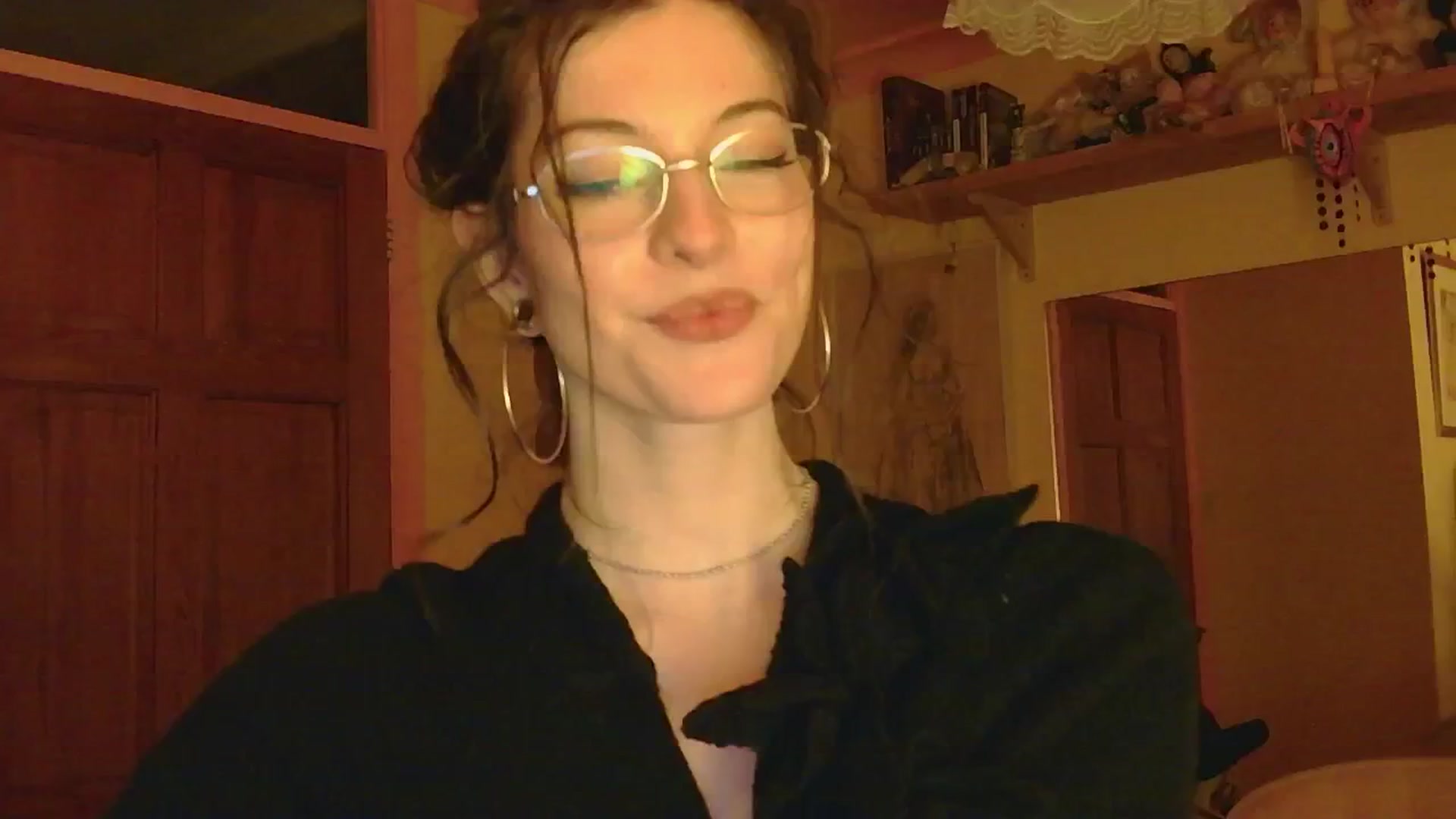 Gallery image thumbnail from sylksiren's myfreecams stream on, 02/16/2025, 22:44 image 3 of 20